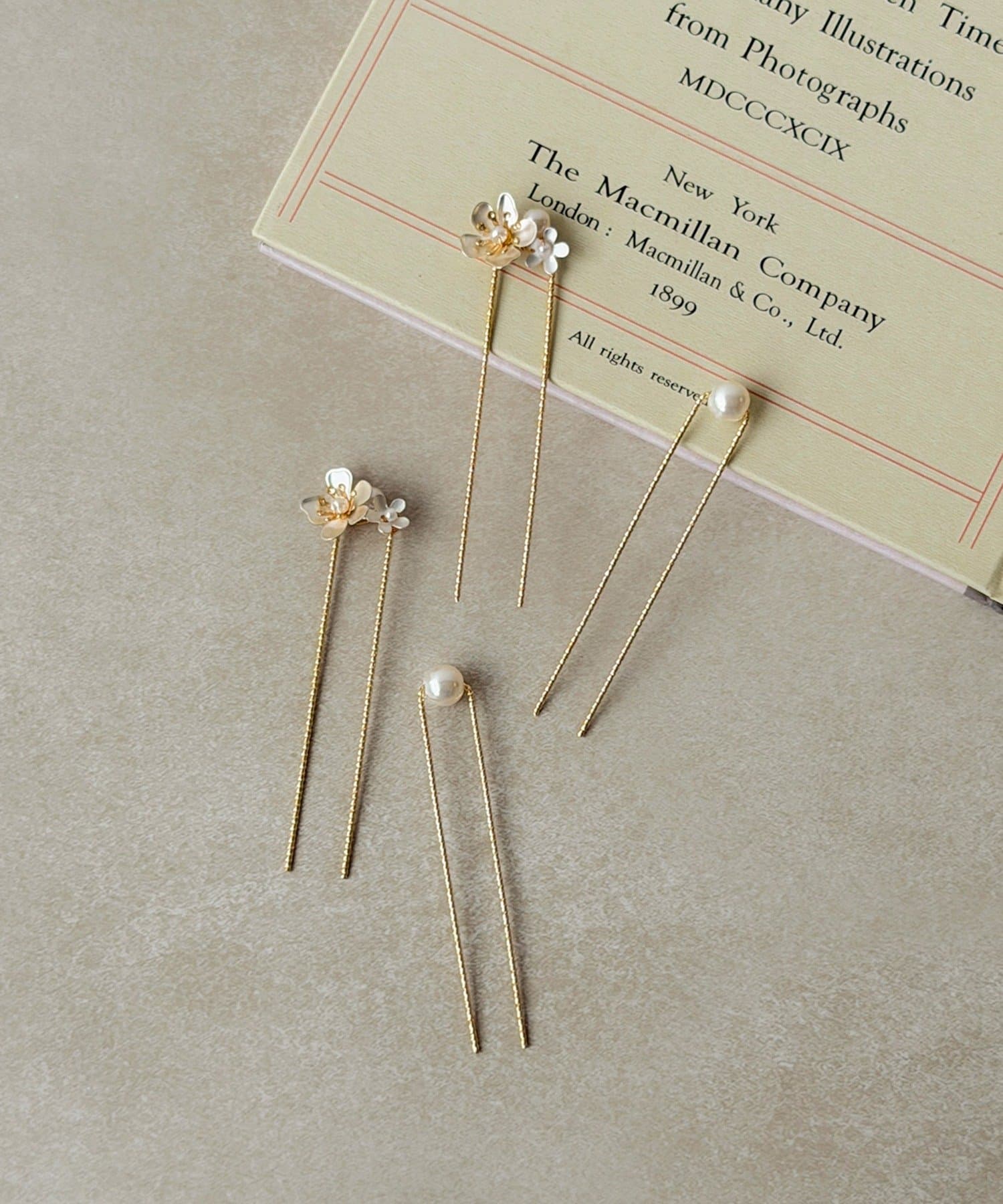 3COINS(スリーコインズ) メタルフラワーパールUピン4個セット