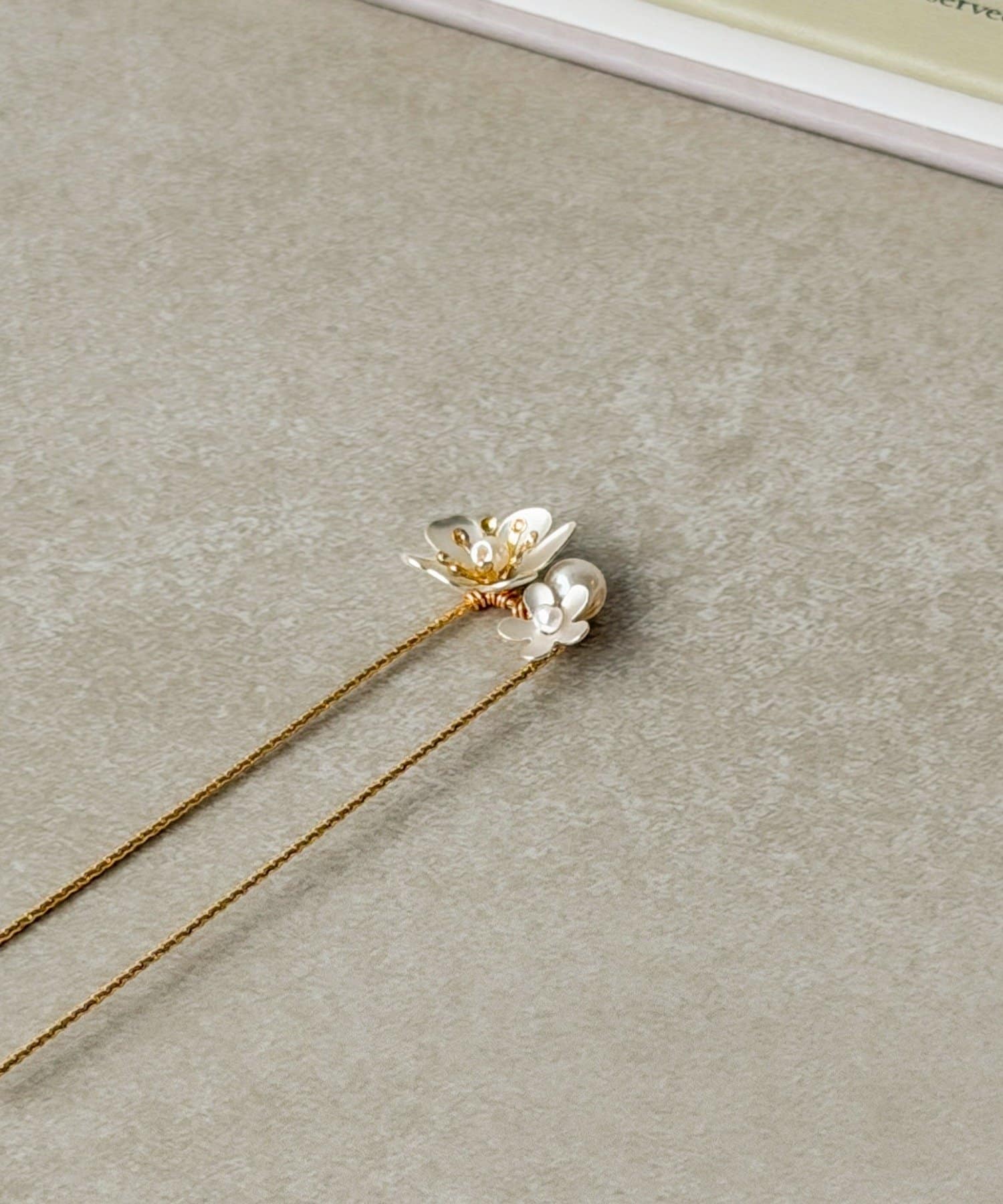 3COINS(スリーコインズ) メタルフラワーパールUピン4個セット