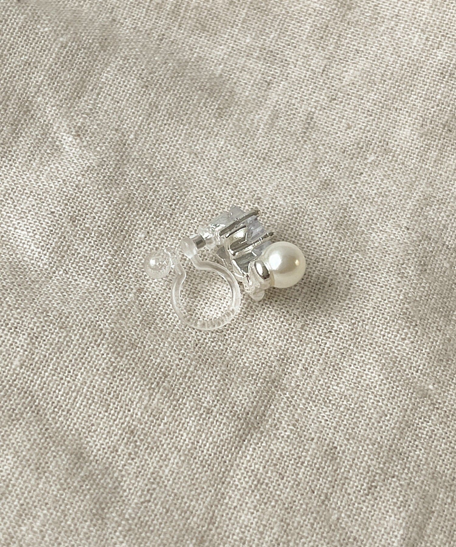 3COINS(スリーコインズ) キラキラスターパール樹脂イヤリング／KIDS