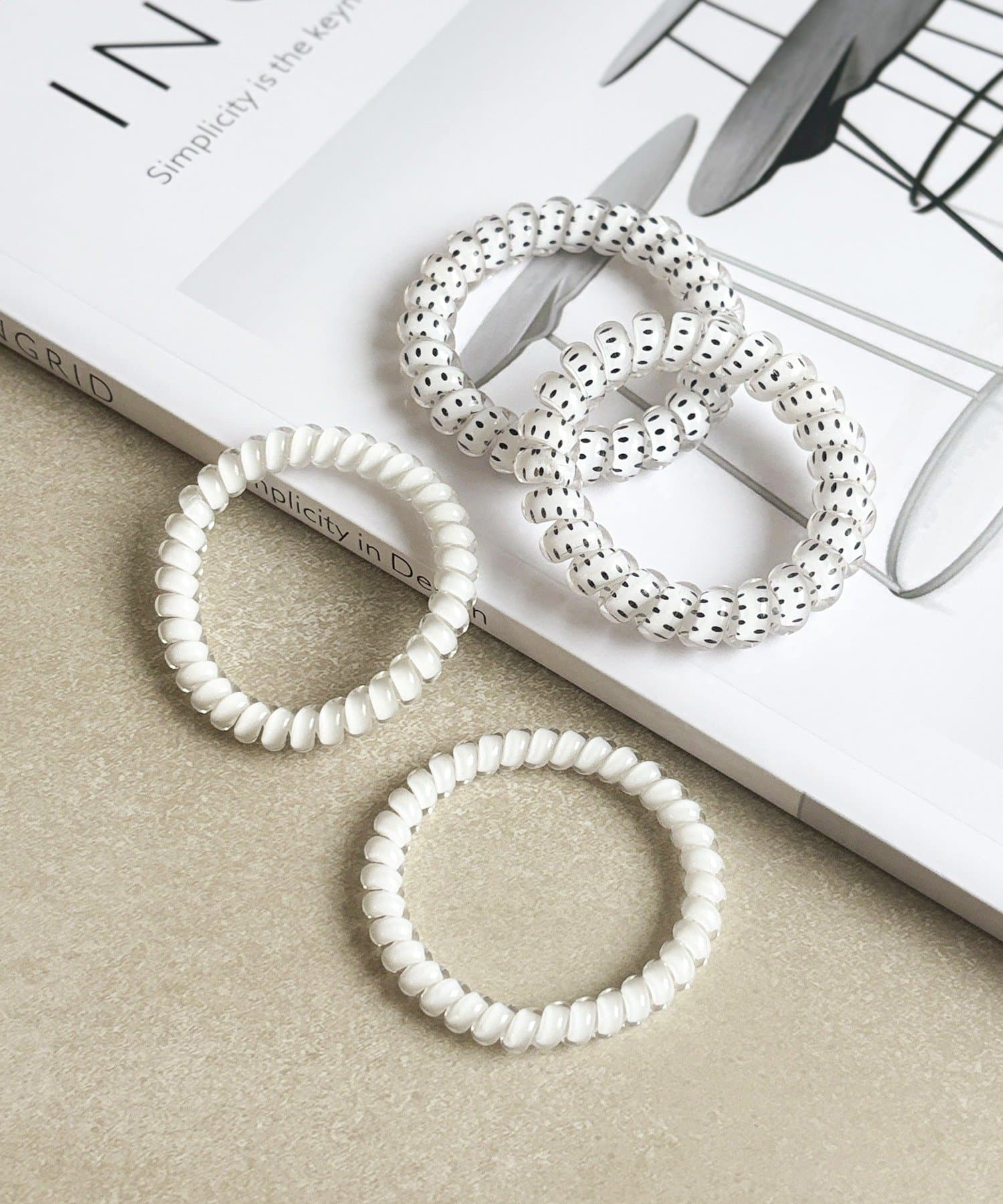 3COINS(スリーコインズ) ドットコイルポニー4個セット