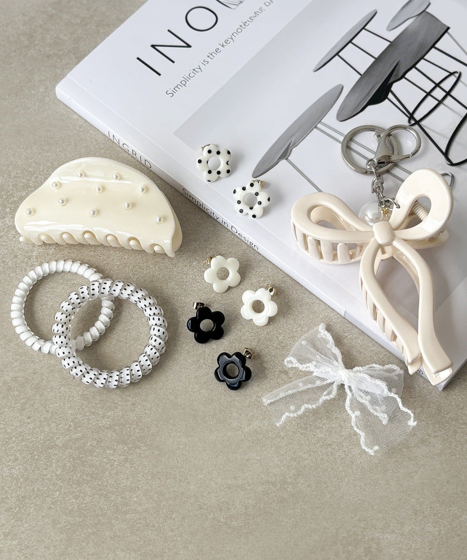 3COINS(スリーコインズ) ドットコイルポニー4個セット