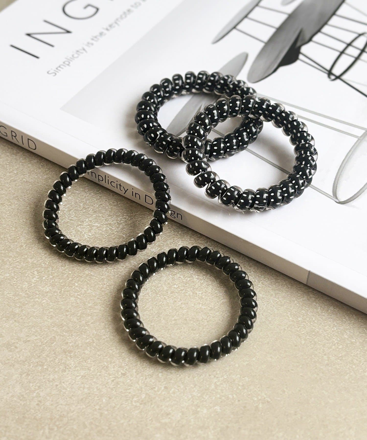 3COINS(スリーコインズ) ドットコイルポニー4個セット