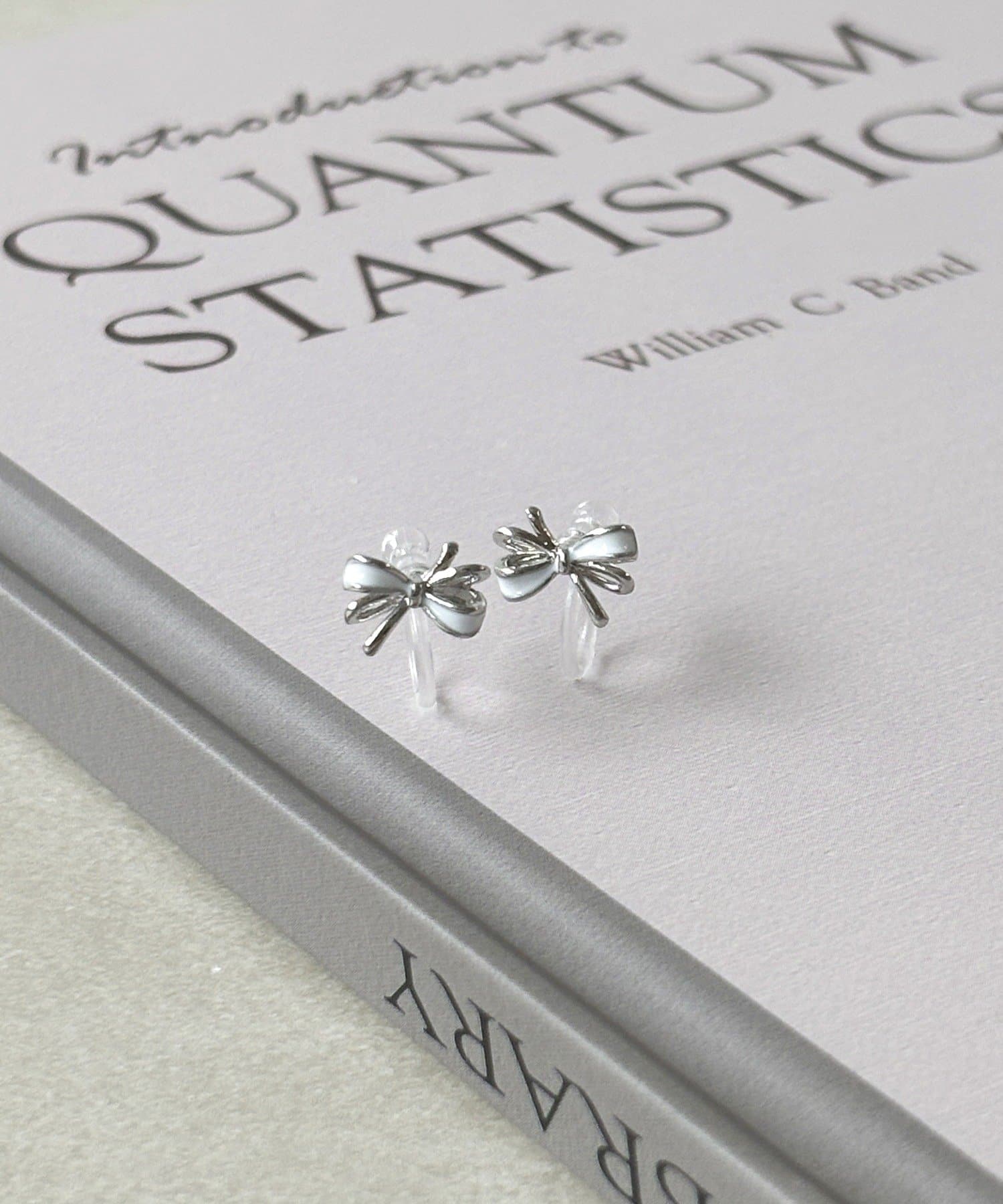 3COINS(スリーコインズ) エポリボン樹脂イヤリング