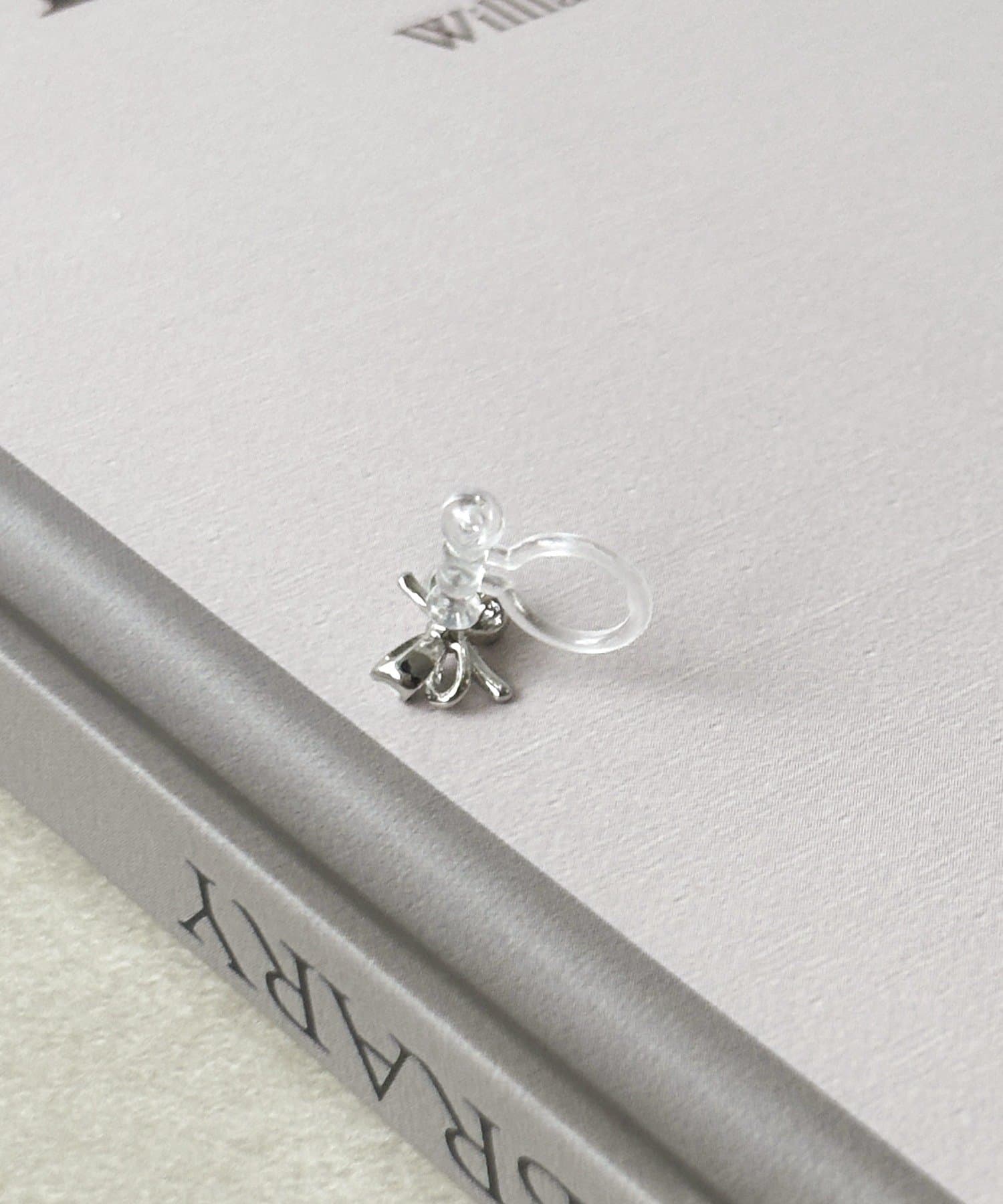 3COINS(スリーコインズ) エポリボン樹脂イヤリング