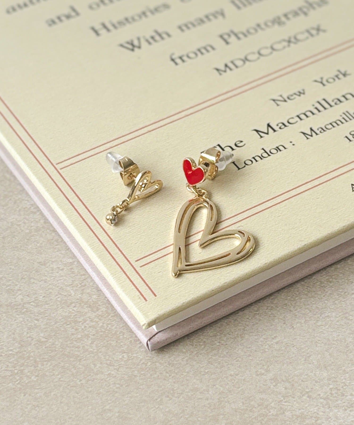 3COINS(スリーコインズ) ハートまみれピアス