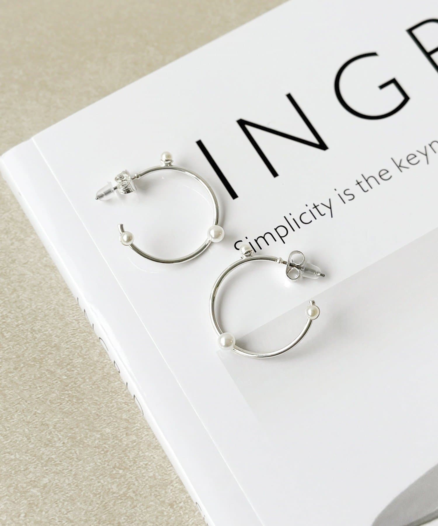 3COINS(スリーコインズ) パール付フープピアス