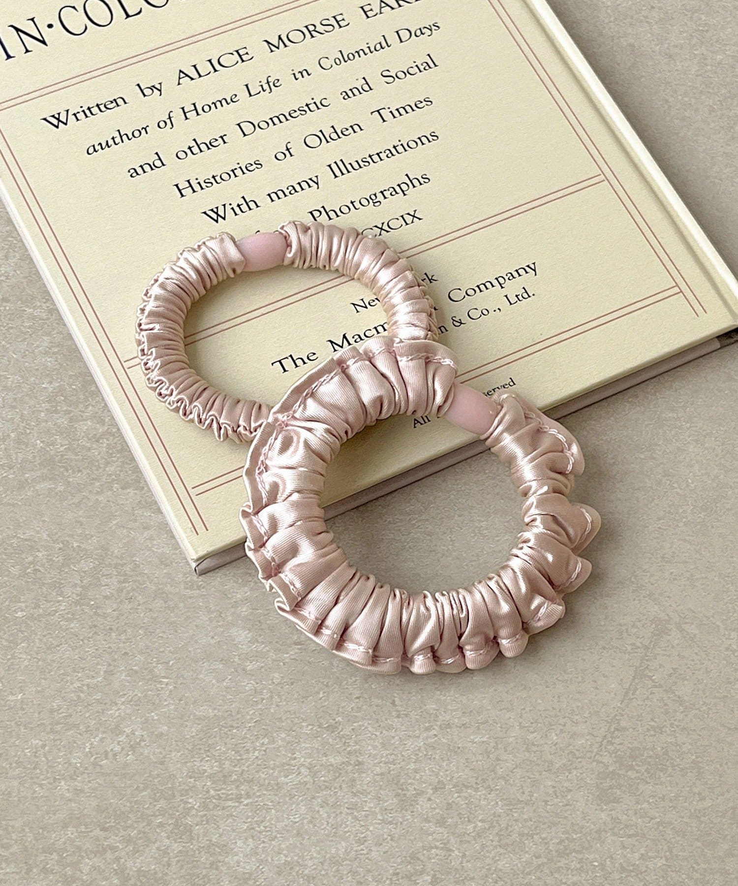 3COINS(スリーコインズ) サテンフリルポニー2個セット