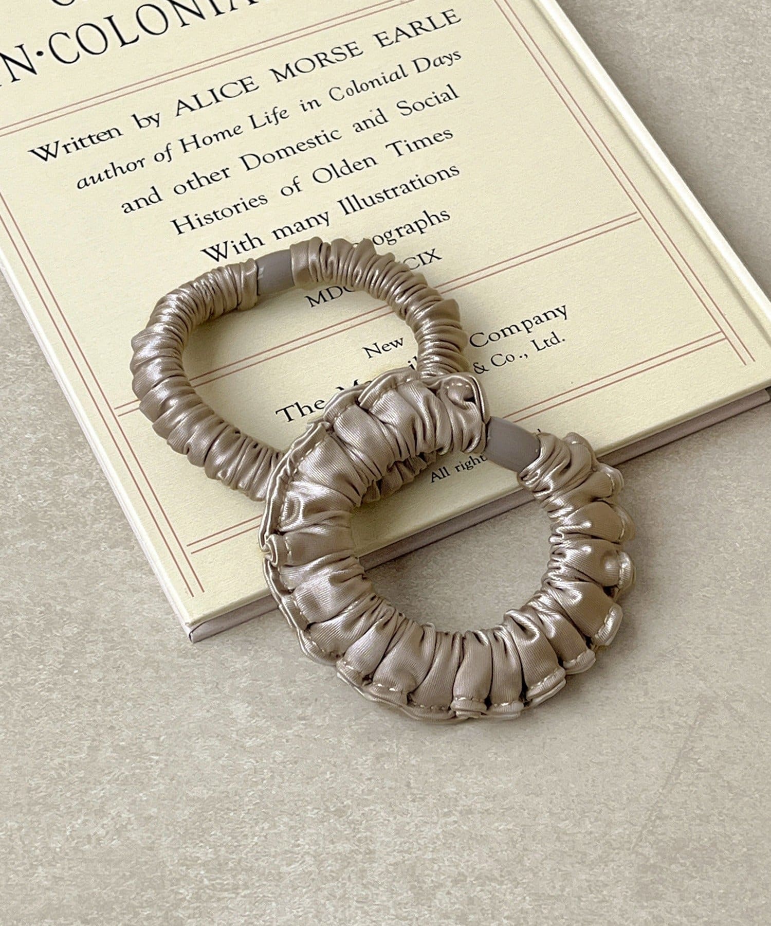 3COINS(スリーコインズ) サテンフリルポニー2個セット