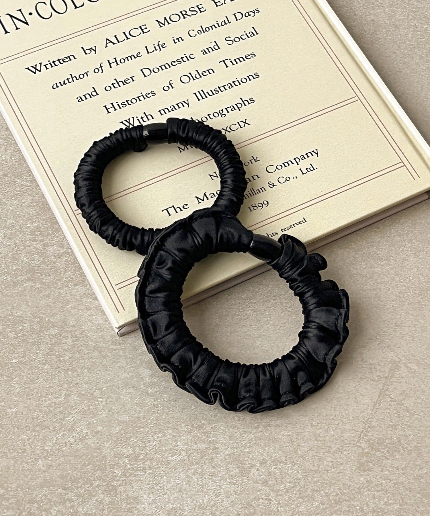 3COINS(スリーコインズ) サテンフリルポニー2個セット