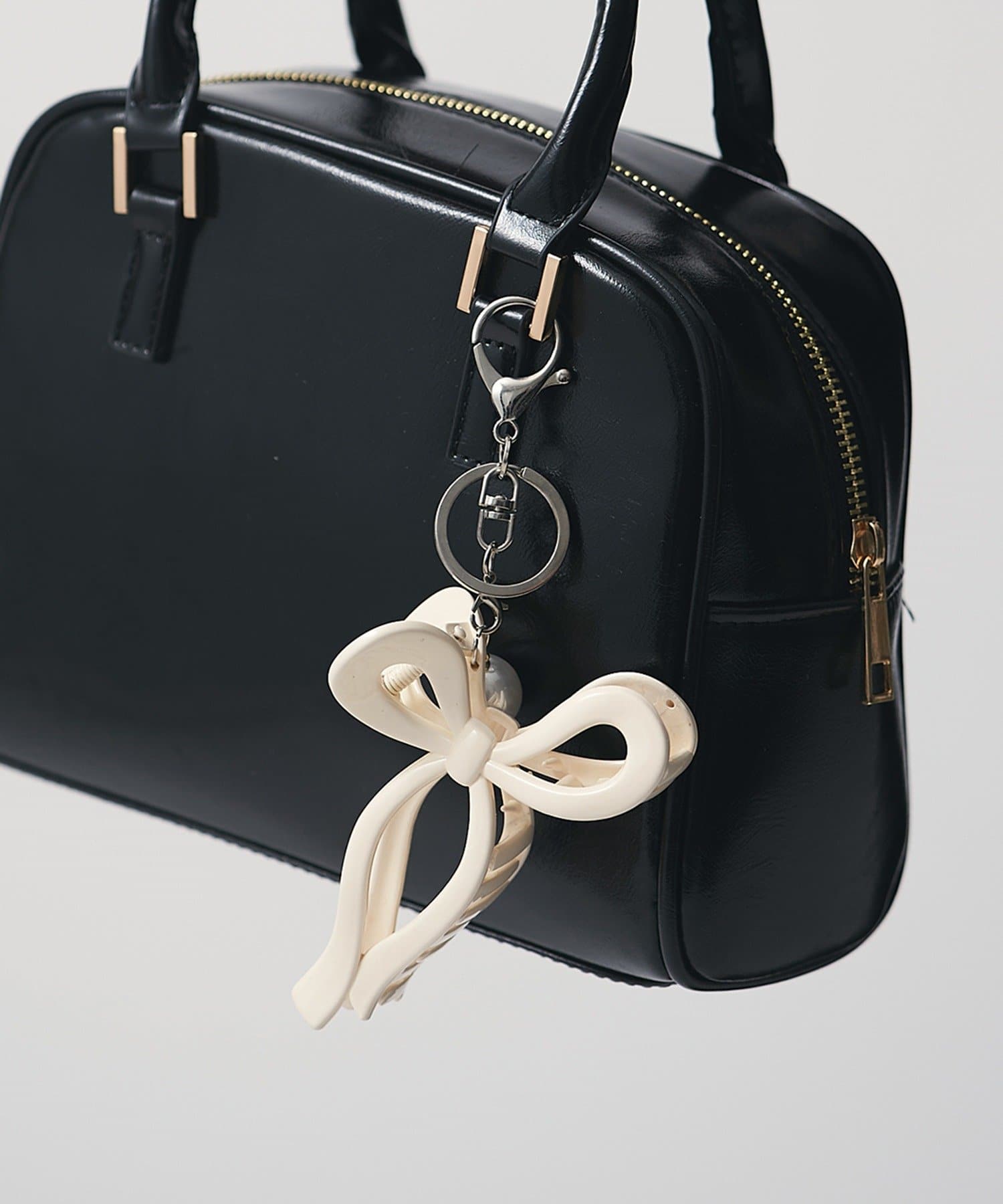 3COINS(スリーコインズ) パールチャーム付リボンバンス