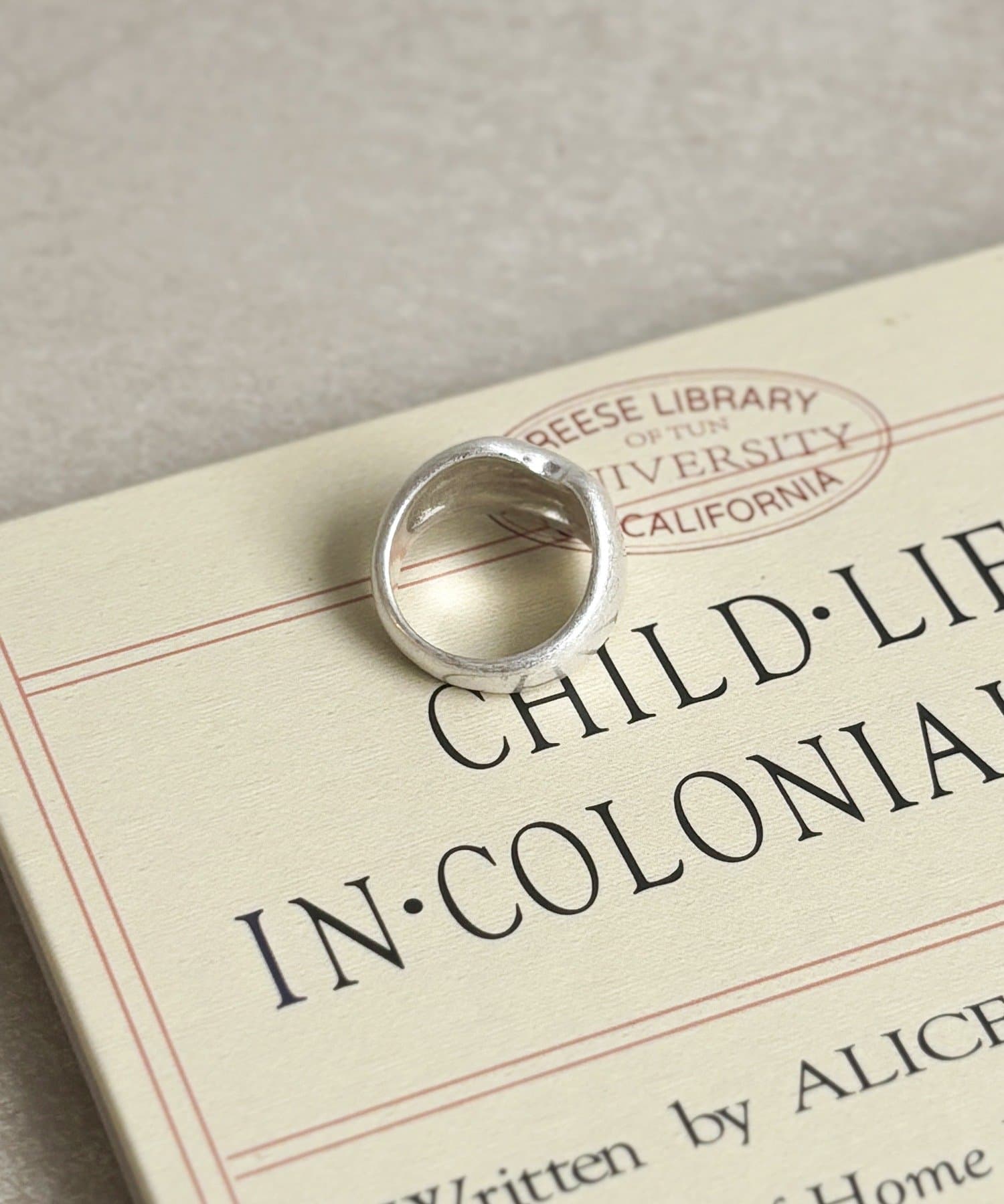 3COINS(スリーコインズ) ワイドデザインリング