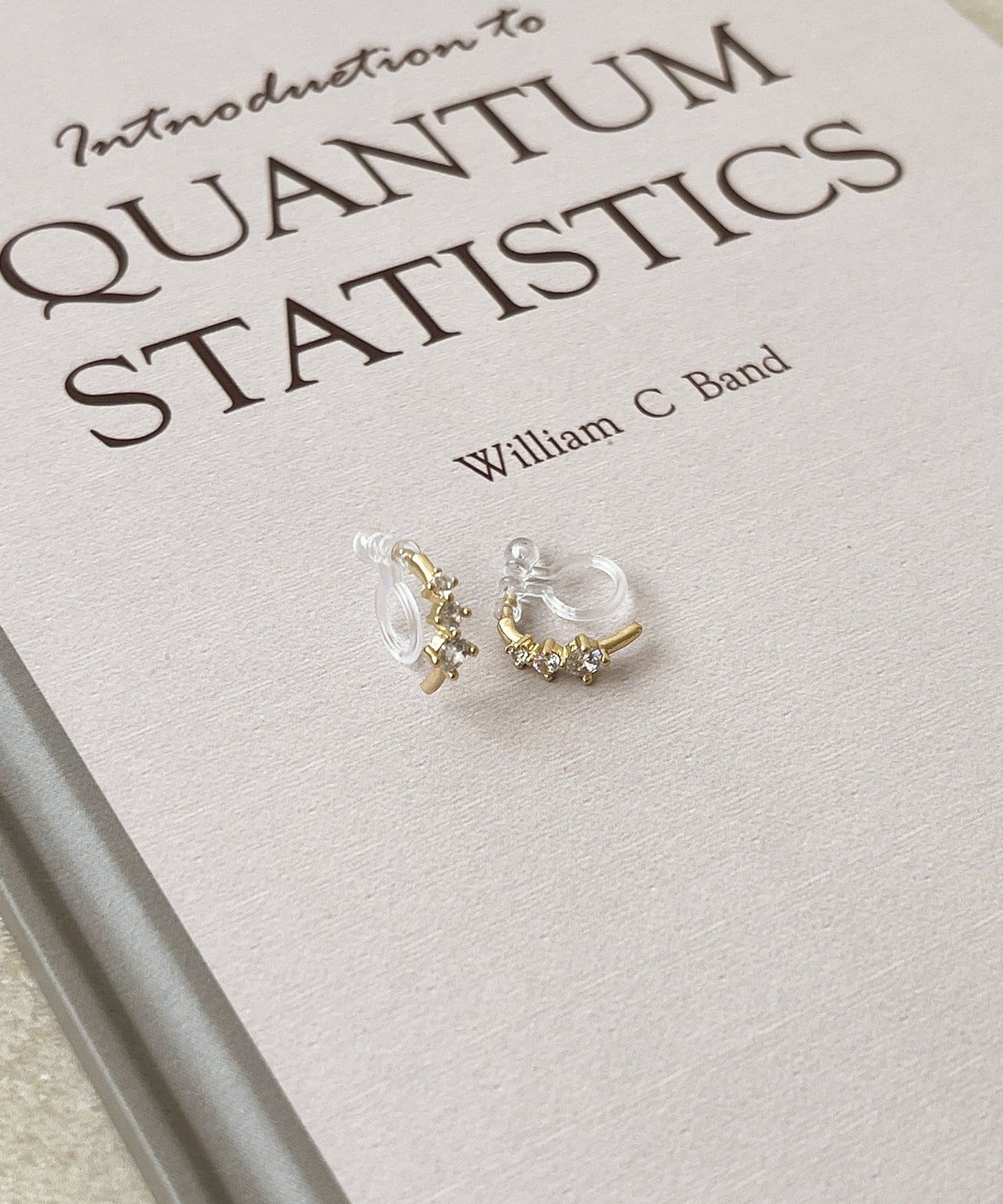 3COINS(スリーコインズ) 連キュービック樹脂イヤリング