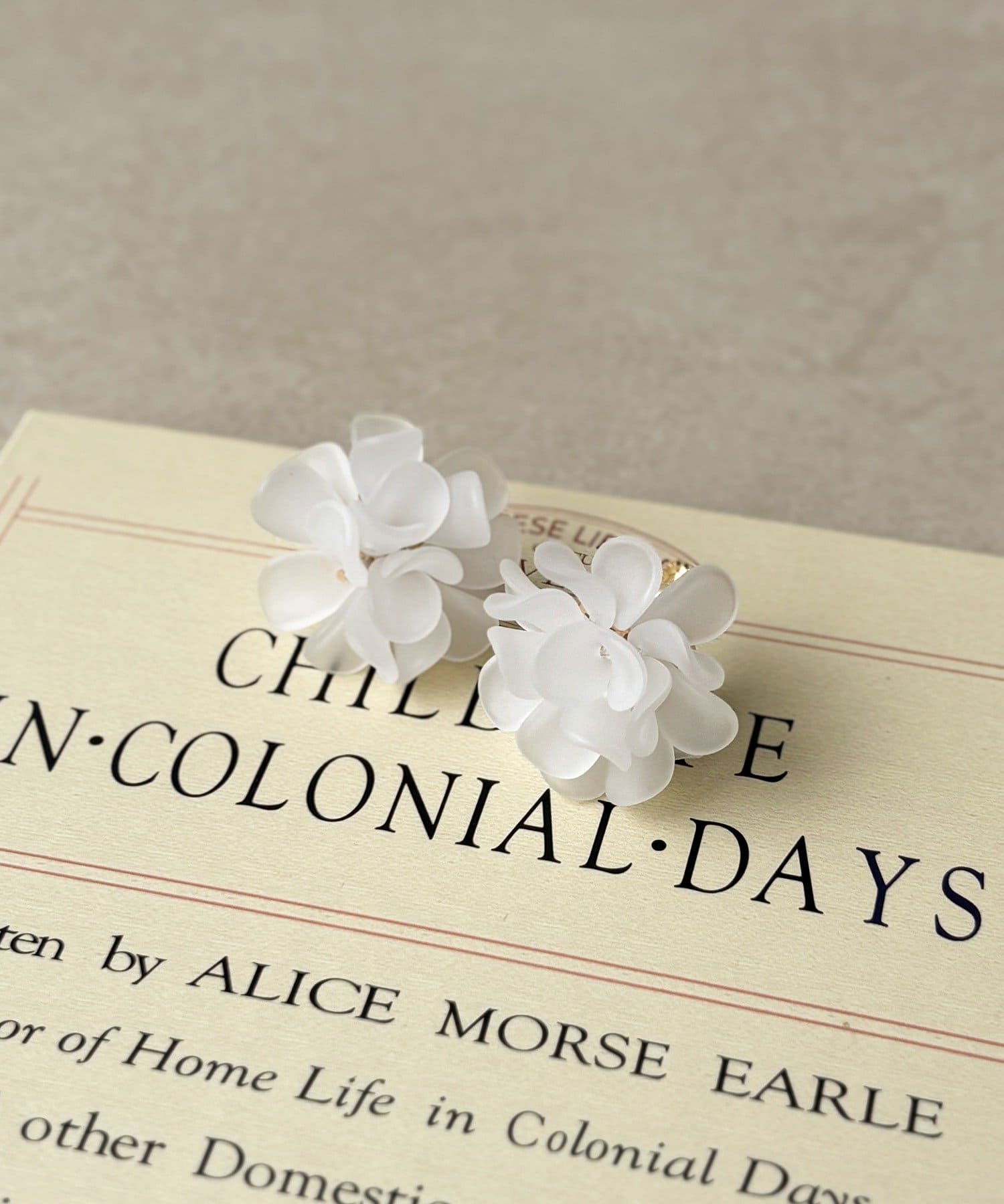 3COINS(スリーコインズ) マットフロストフラワーピアス