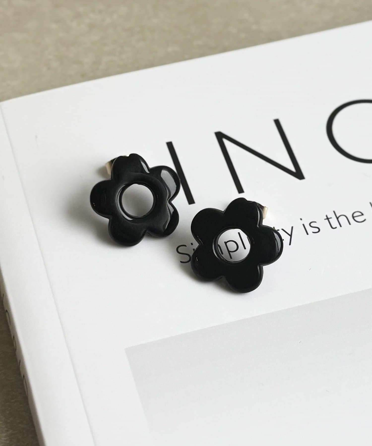 3COINS(スリーコインズ) モノクロフラワーピアス