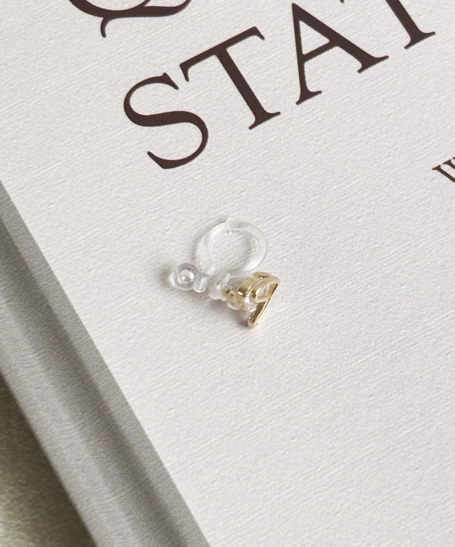 3COINS(スリーコインズ) ダブルハート樹脂イヤリング