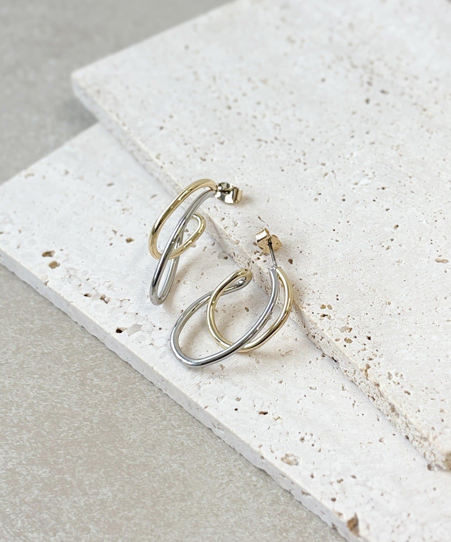 3COINS(スリーコインズ) ダブルカラーカーブピアス