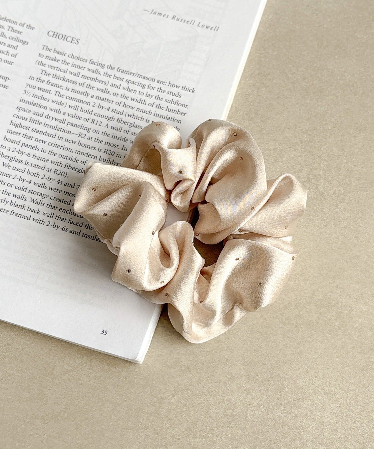 3COINS(スリーコインズ) キラキラシュシュ