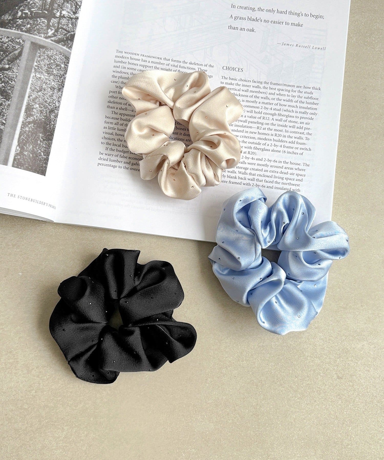 3COINS(スリーコインズ) キラキラシュシュ