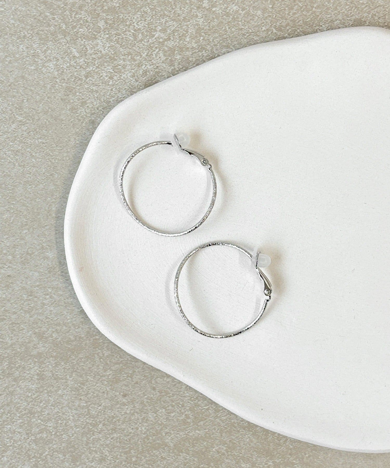 3COINS(スリーコインズ) メタルフープイヤリング