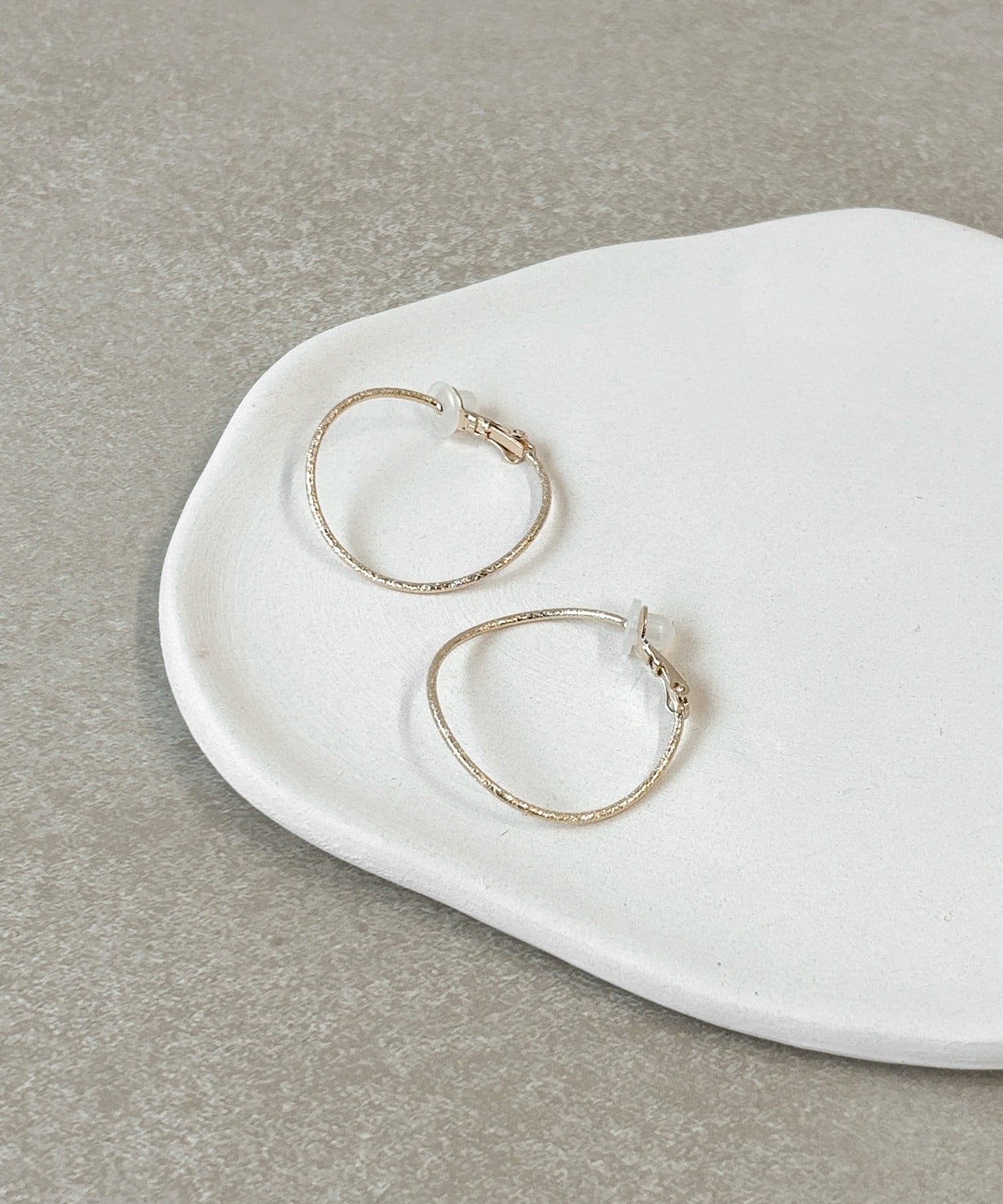 3COINS(スリーコインズ) メタルフープイヤリング