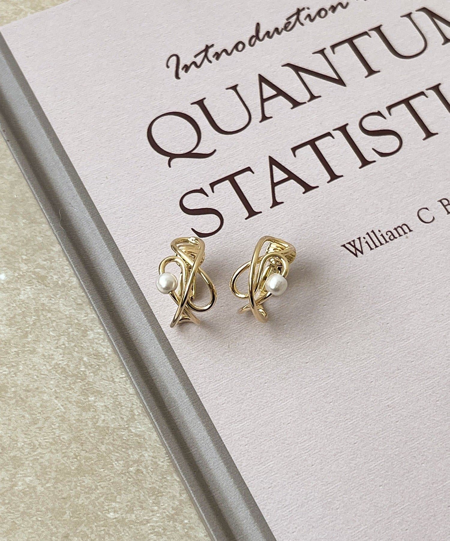 3COINS(スリーコインズ) パール付メタルアミイヤリング