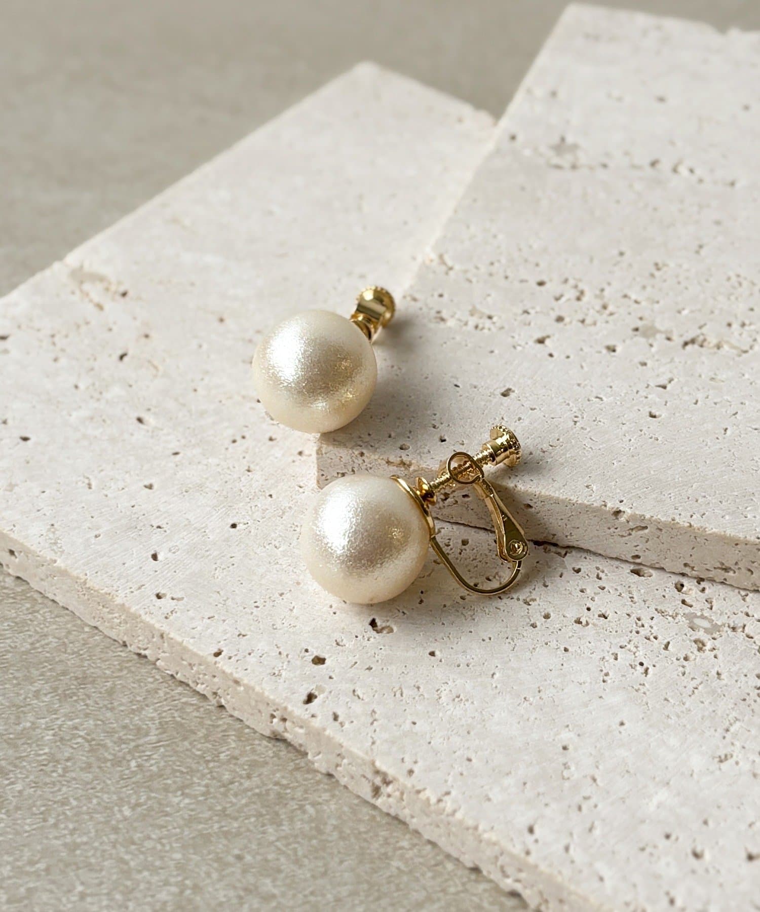 3COINS(スリーコインズ) シャイニーパールイヤリング