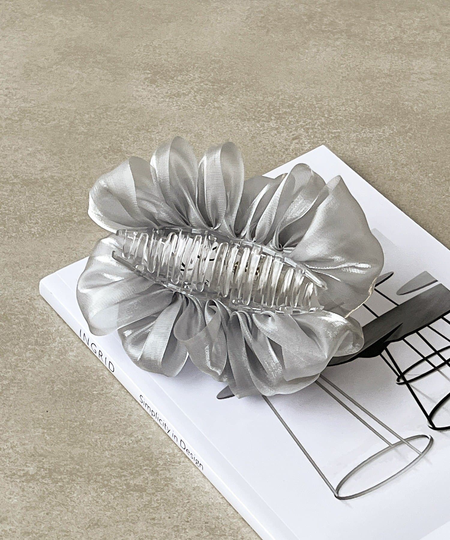 3COINS(スリーコインズ) ヒトツブパールフリルバンス