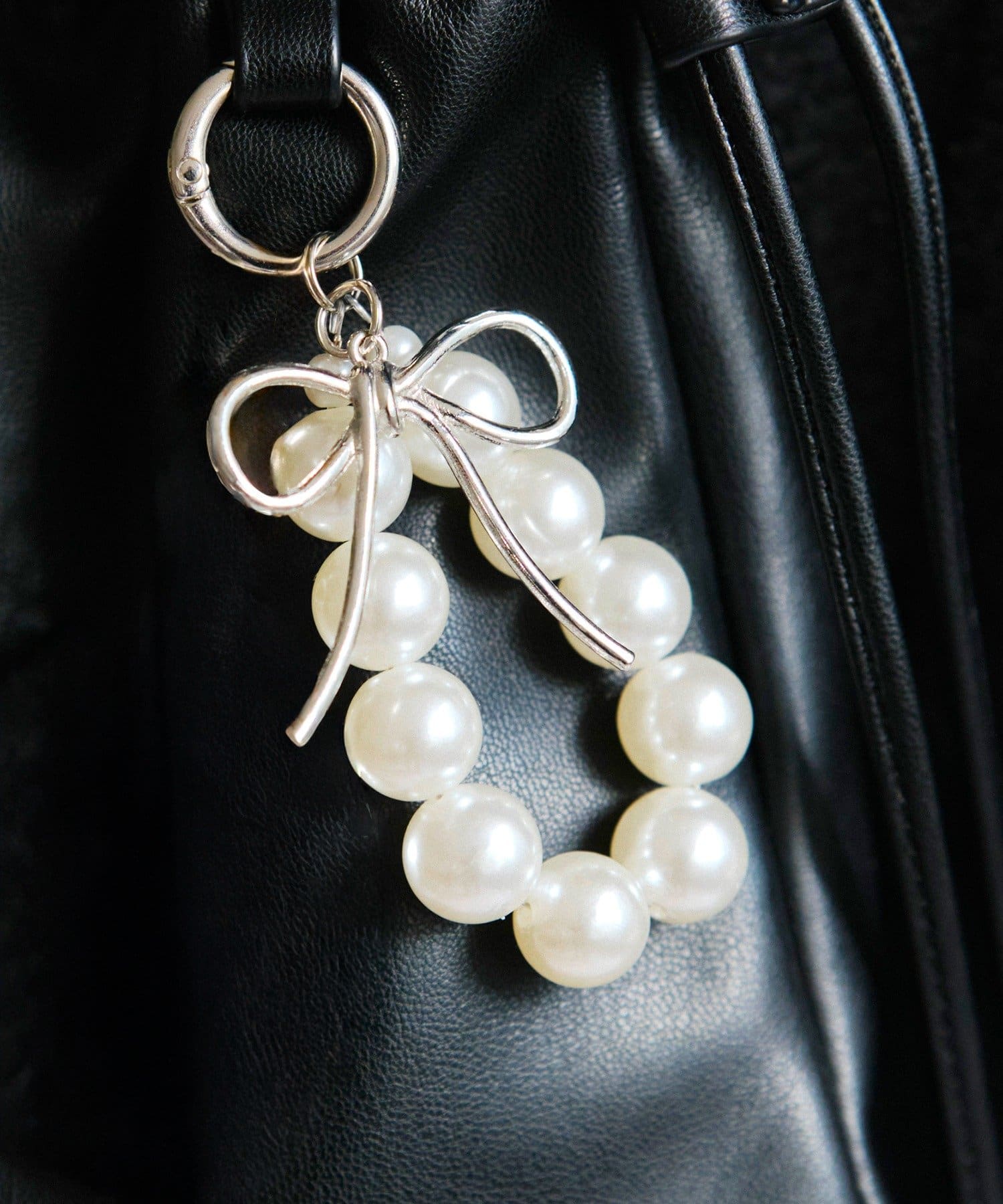 salut!(サリュ) パールリボンチャーム