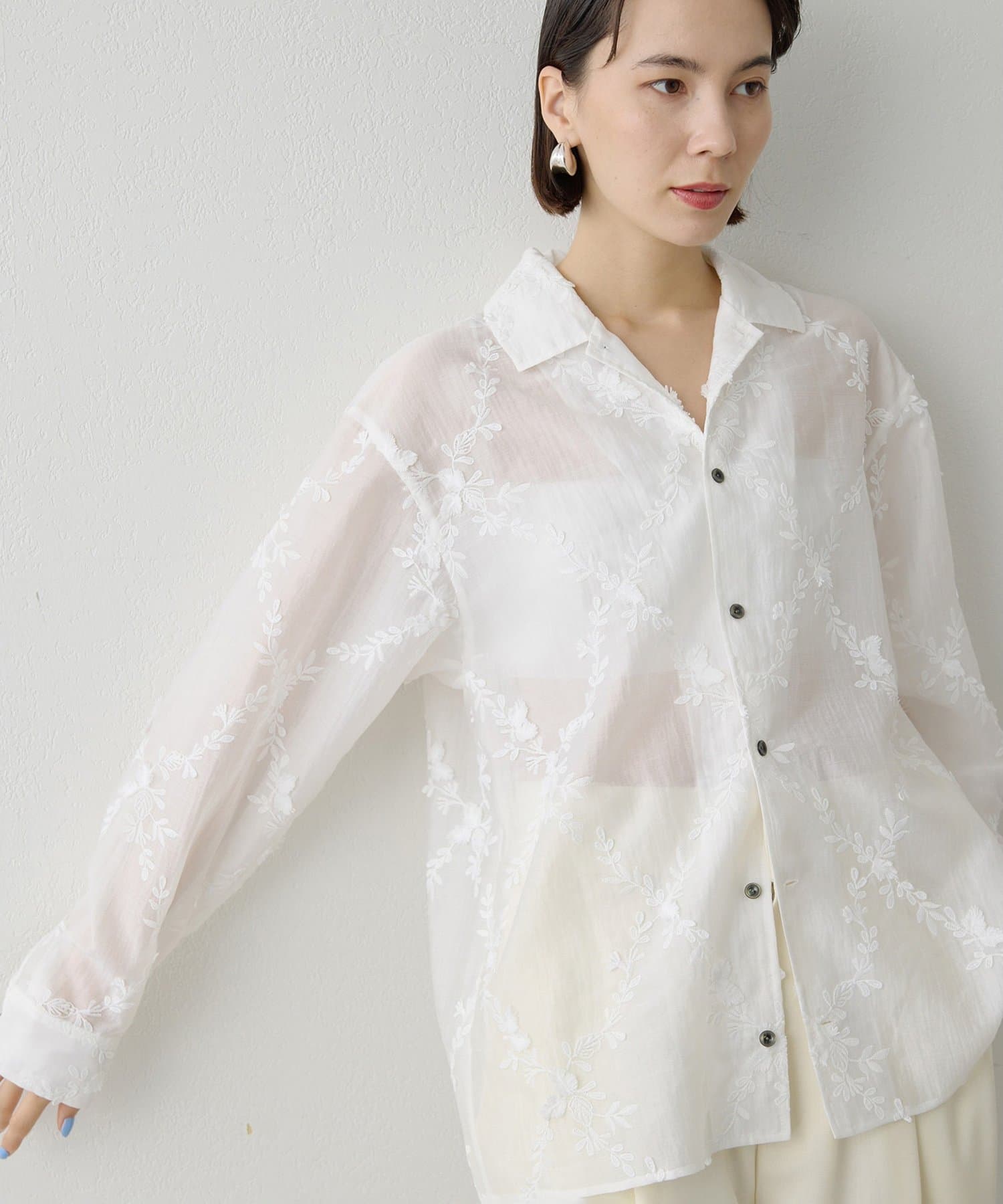 Whim Gazette(ウィム ガゼット) 3D刺繍シャツ