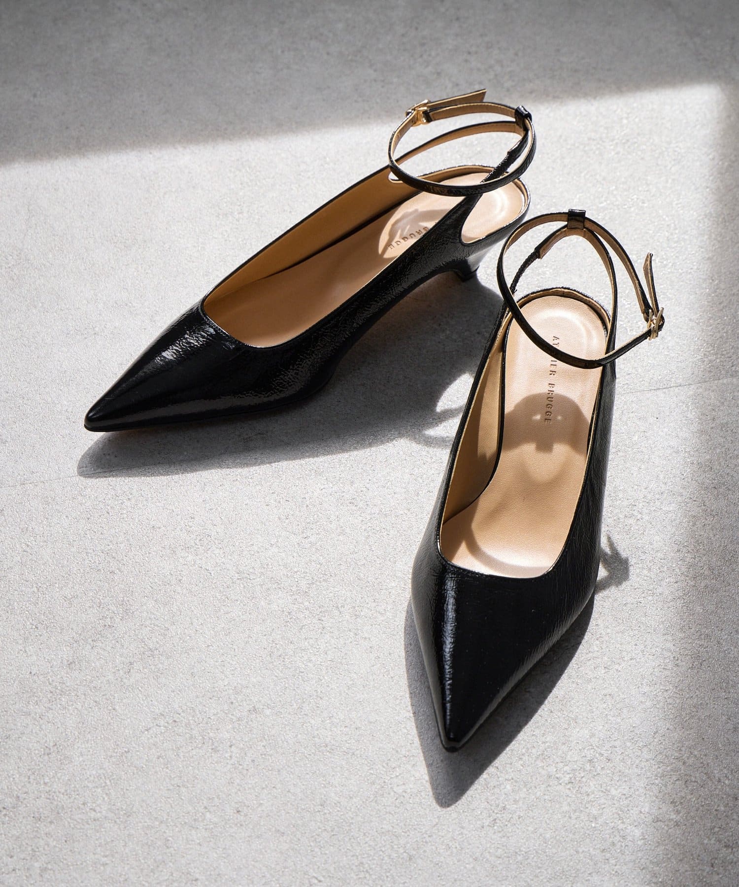 La boutique BonBon(ラブティックボンボン) ポインテッドストラップサンダル