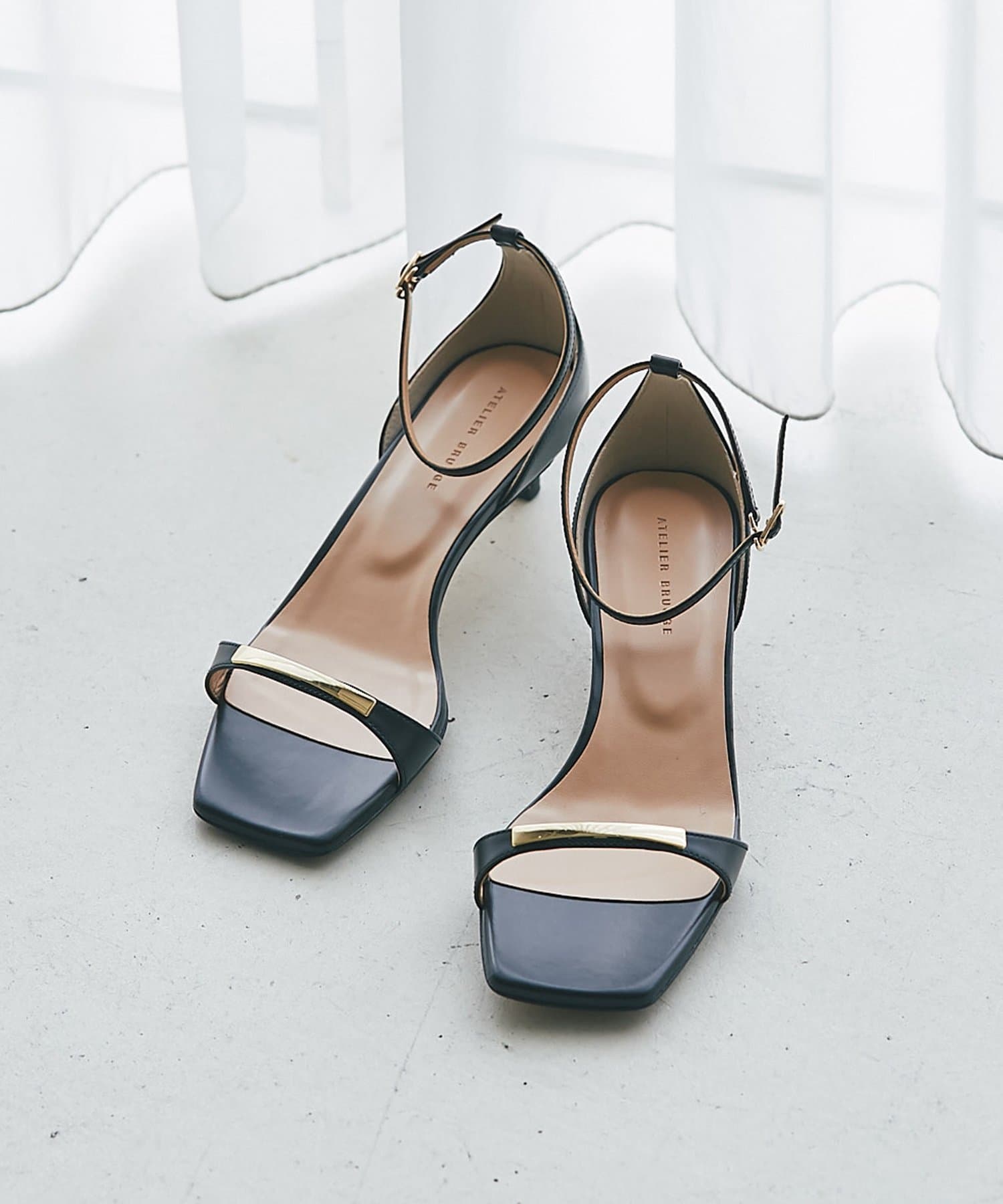 La boutique BonBon(ラブティックボンボン) メタルバーサンダル