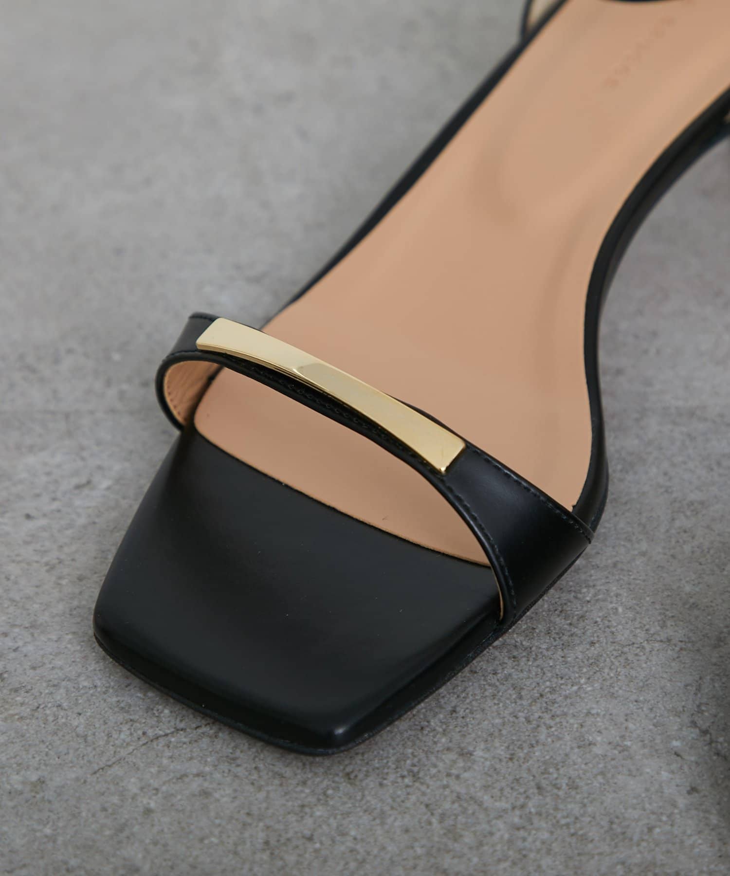 La boutique BonBon(ラブティックボンボン) メタルバーサンダル