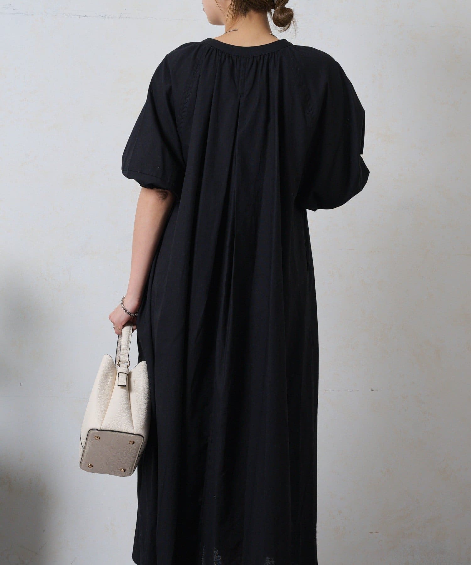 Jena　espace merveilleux(ジェナ　エスパスメルヴェイユ) キーネックリネンワンピ