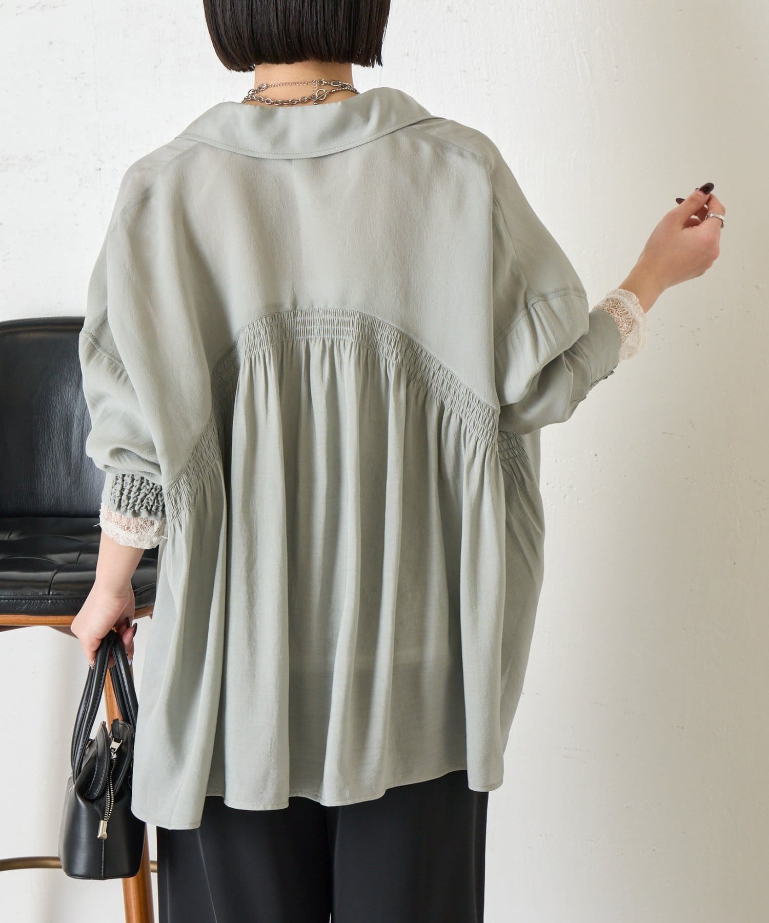 Jena　espace merveilleux(ジェナ　エスパスメルヴェイユ) 【WEB限定カラー/リバイバル】バックカーブシャーリングシャツ