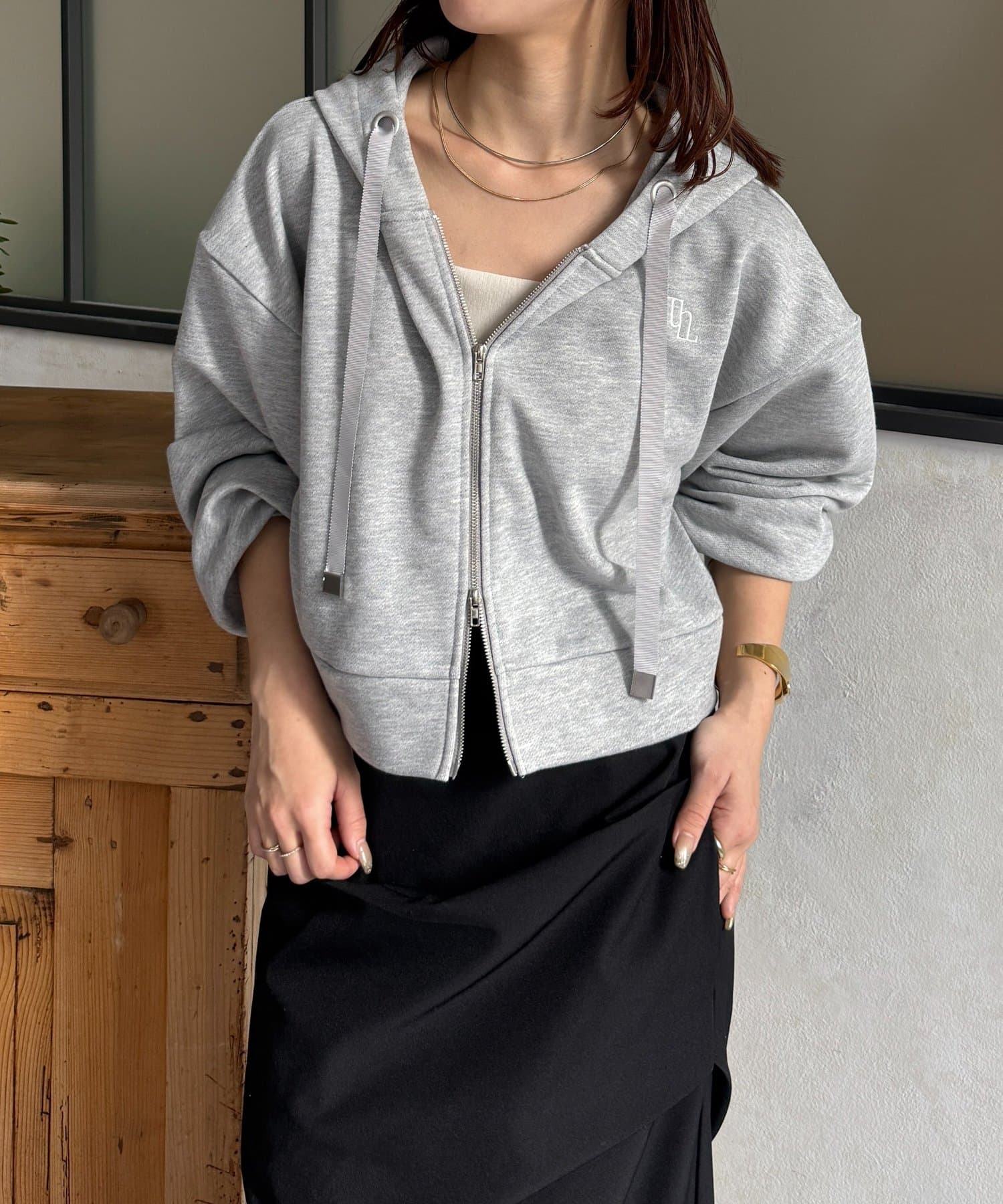 Thevon.(ゼヴォン) ダブルジップ裏毛ショートパーカー