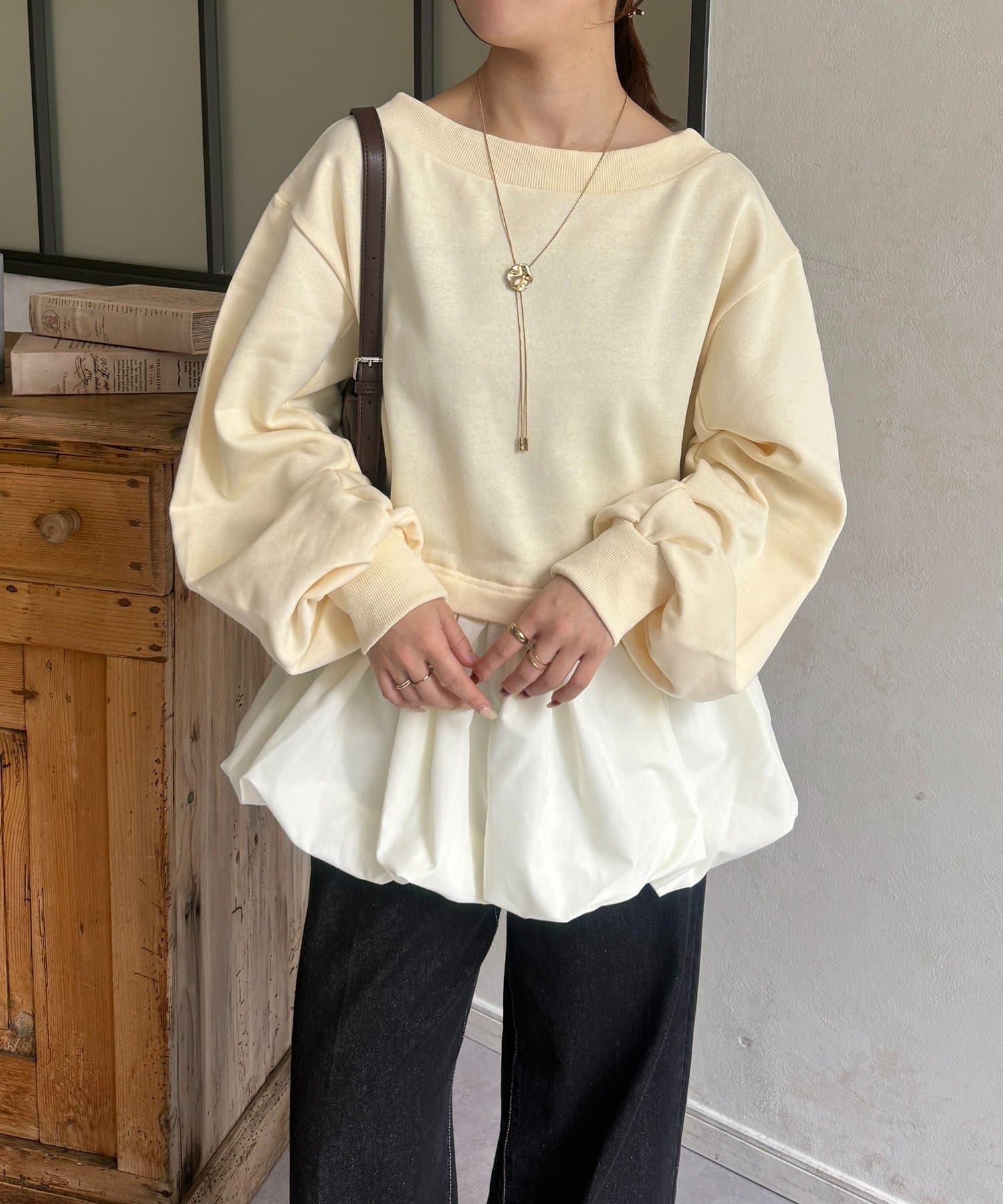 Thevon.(ゼヴォン) 裾バルーンボートネック裏毛プルオーバー