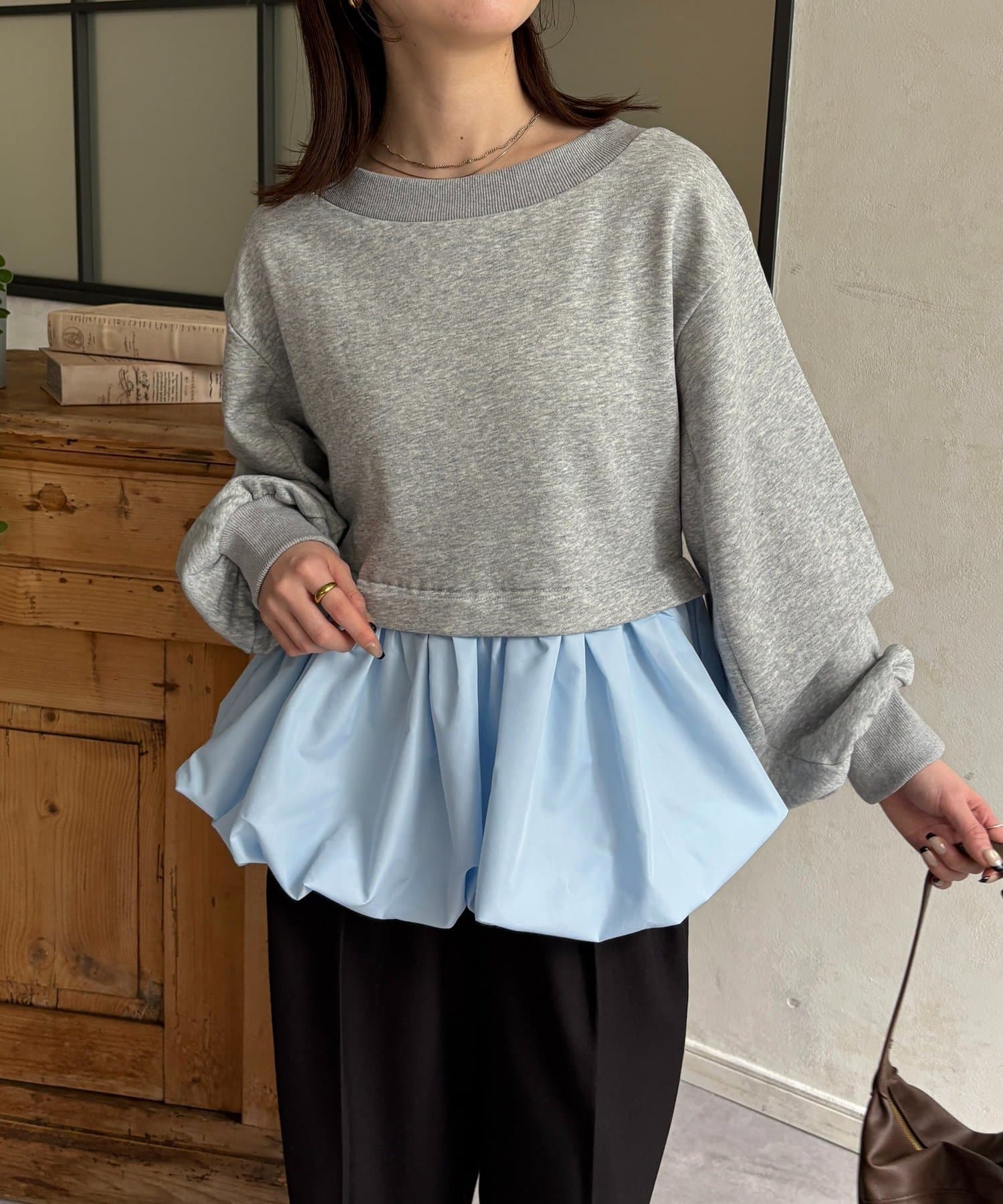 Thevon.(ゼヴォン) 裾バルーンボートネック裏毛プルオーバー