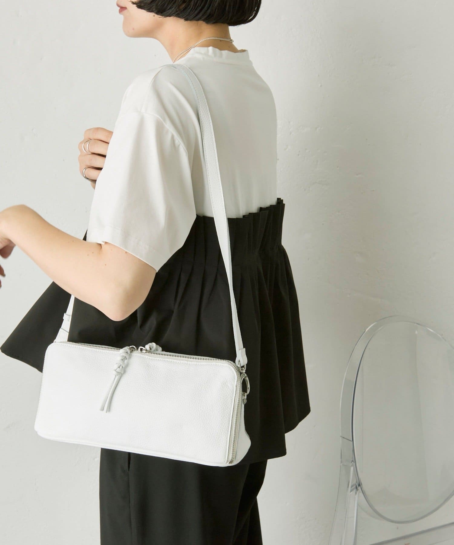 ear PAPILLONNER(イア パピヨネ) トライアングルショルダーバッグ《本革》