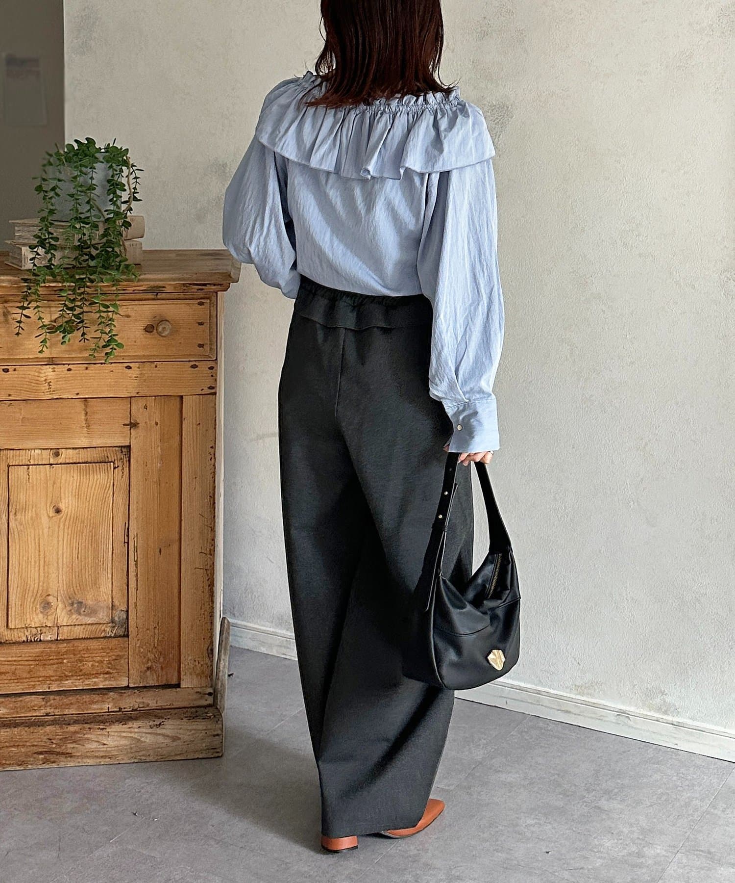 Thevon.(ゼヴォン) ウエストフリルカーブパンツ