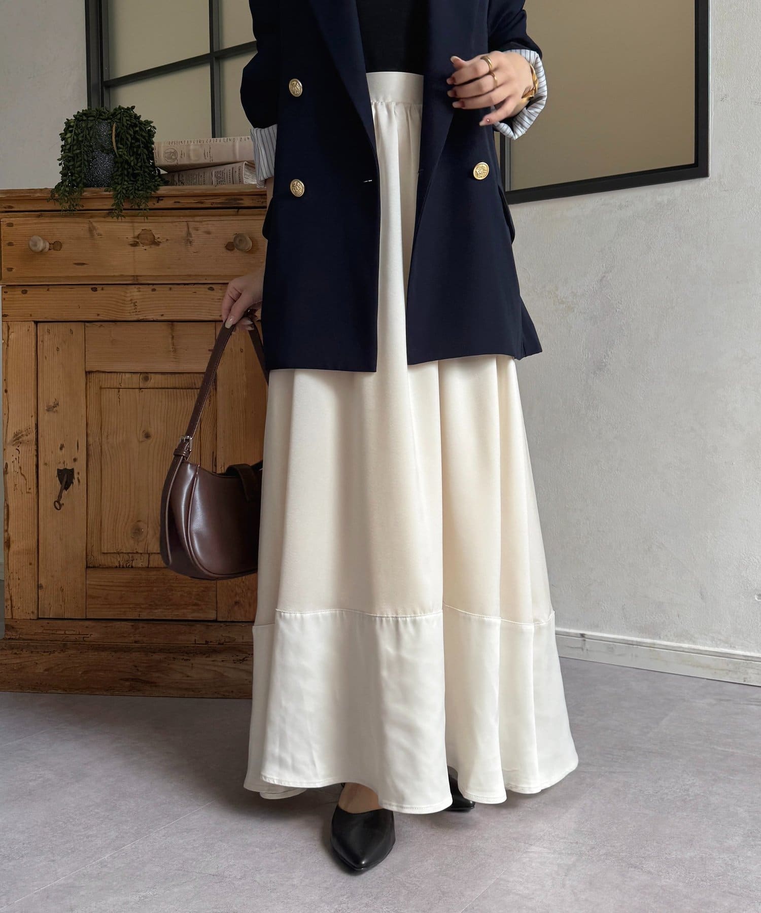 Thevon.(ゼヴォン) 裾切替マットサテンギャザーフレアスカート