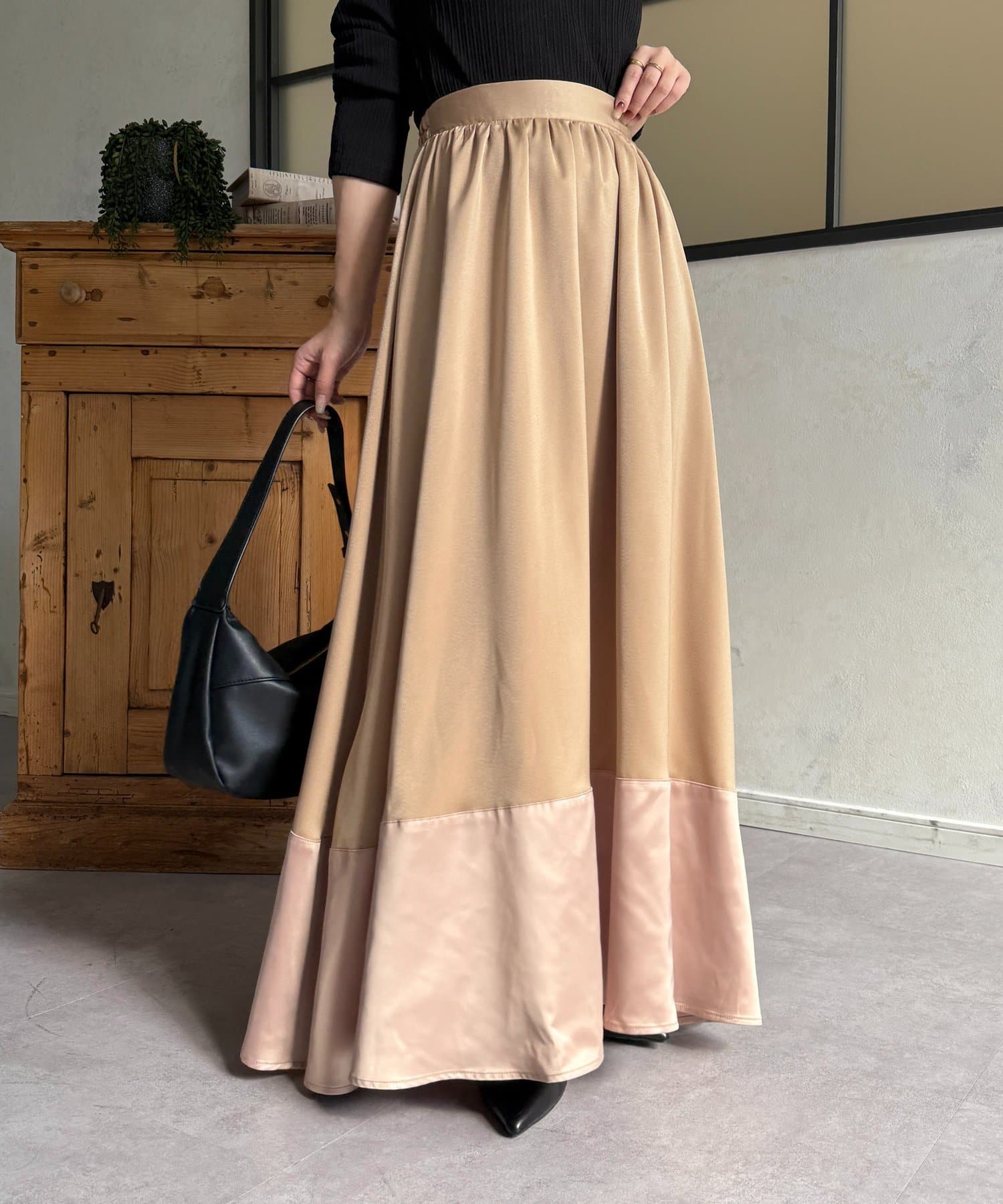 Thevon.(ゼヴォン) 裾切替マットサテンギャザーフレアスカート