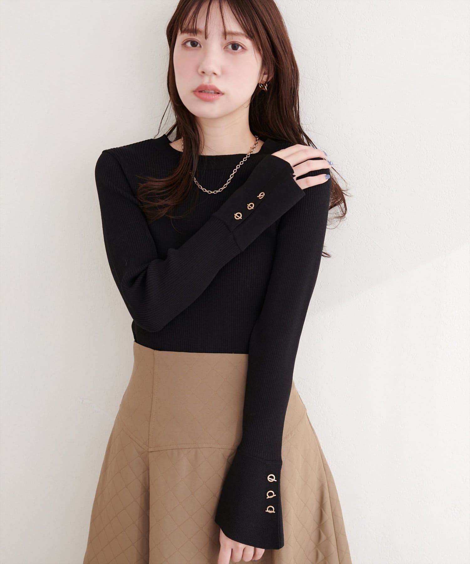 natural couture(ナチュラルクチュール) 袖口ハトメ釦クルーネックニットプルオーバー