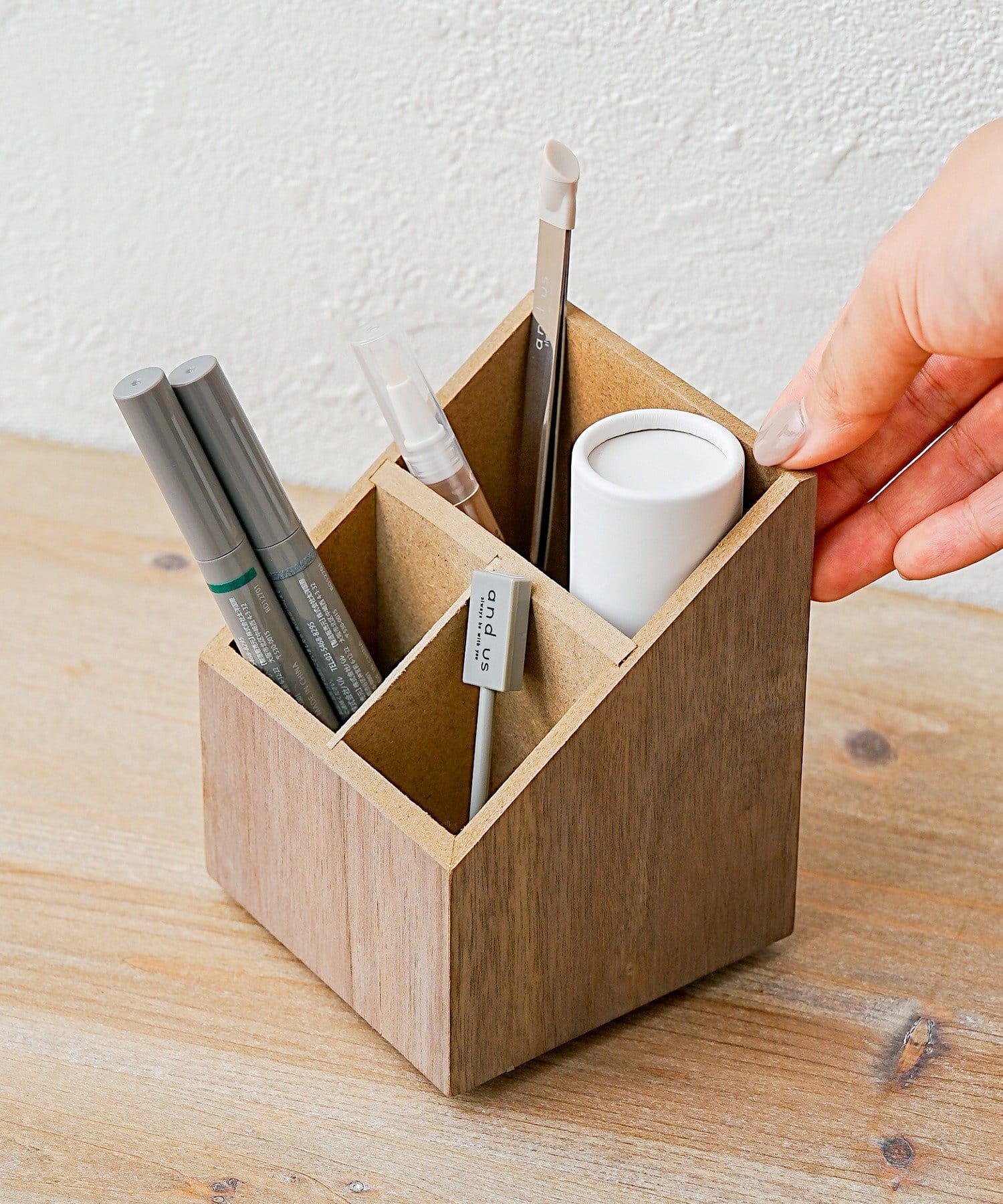 3COINS(スリーコインズ) 回転式ネイルツール収納ケース／and us