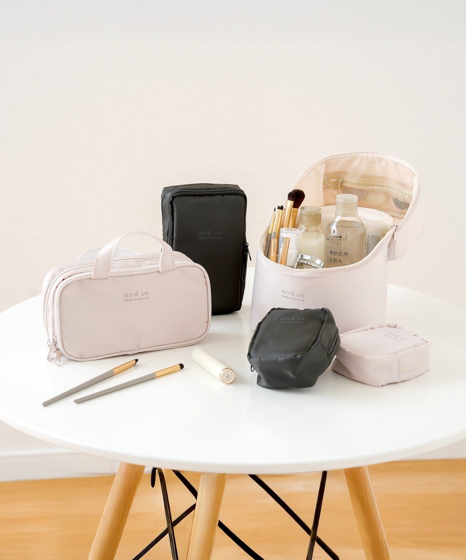 3COINS(スリーコインズ) ミニコスメポーチ／and us