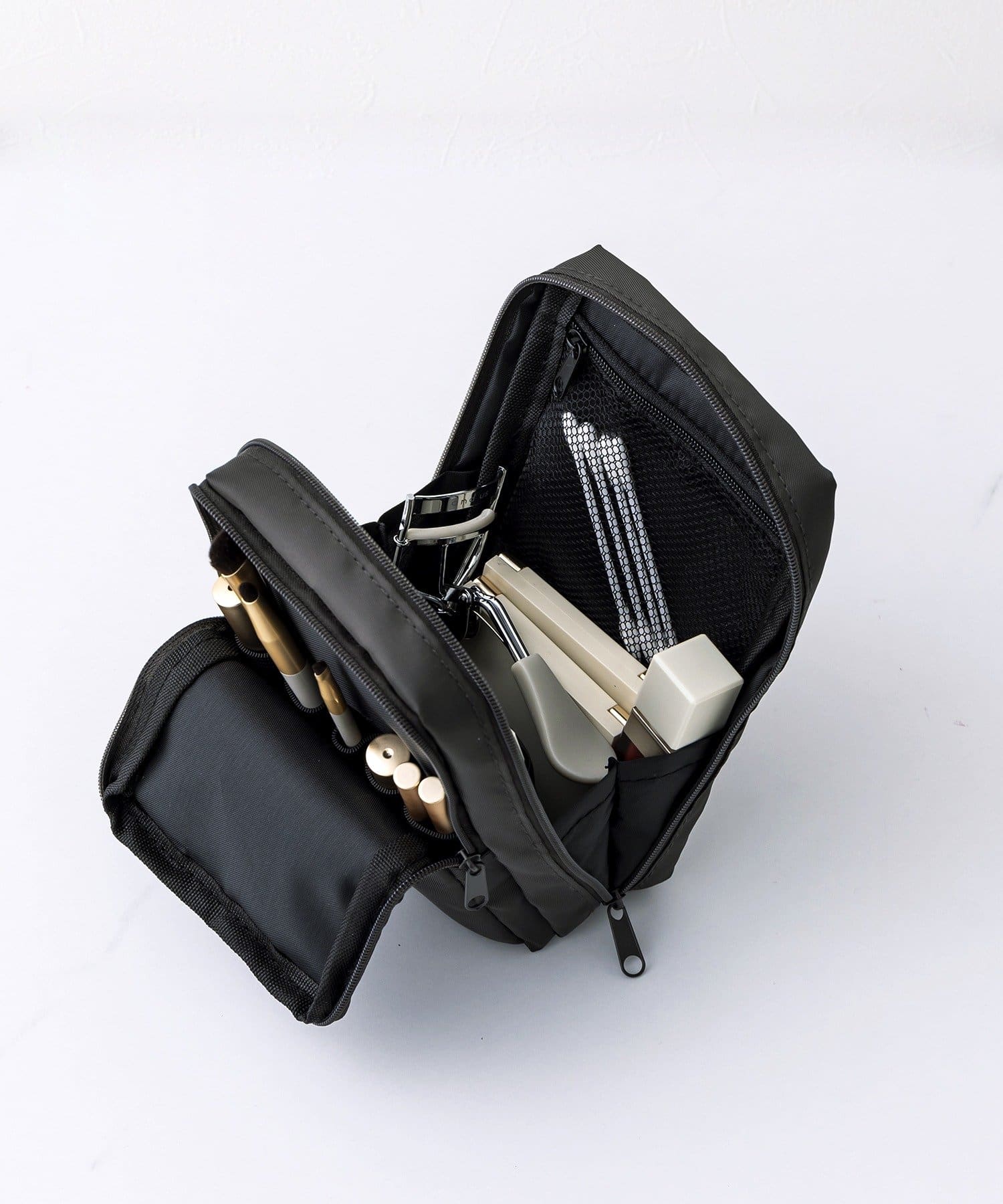 3COINS(スリーコインズ) 自立する縦型ポーチ／and us