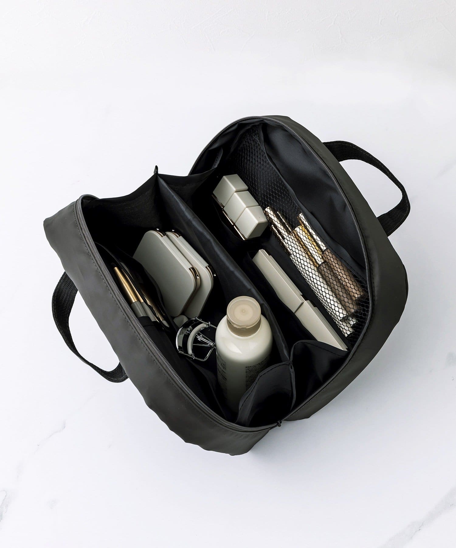 3COINS(スリーコインズ) 大容量スリムポーチ／and us