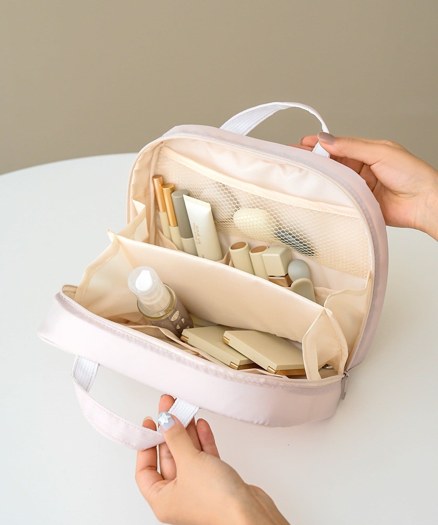 3COINS(スリーコインズ) 大容量スリムポーチ／and us