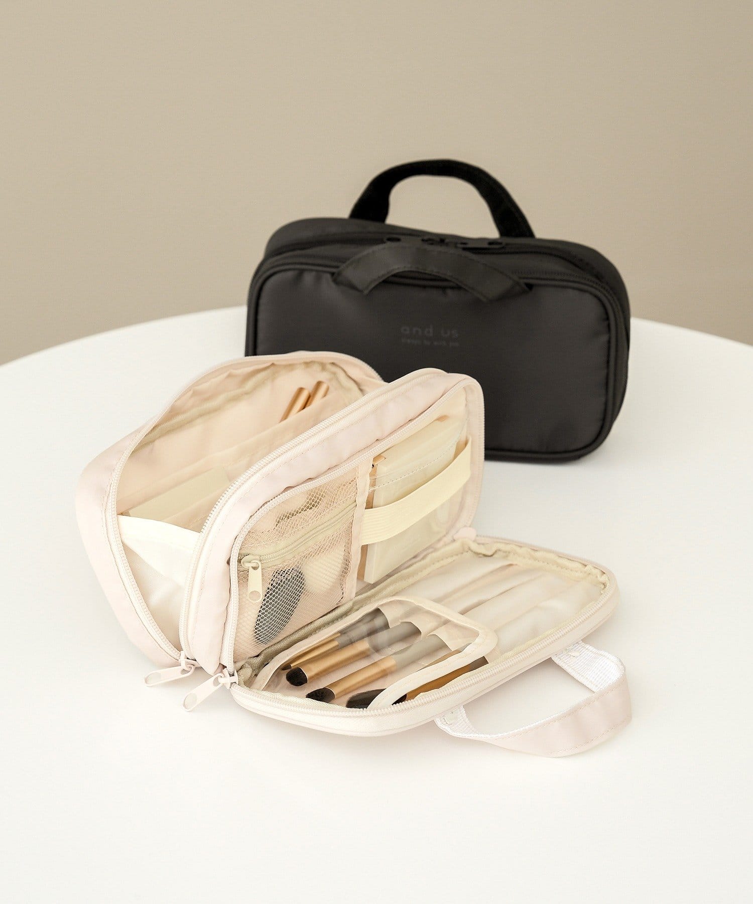 3COINS(スリーコインズ) ポケットいっぱいポーチ／and us