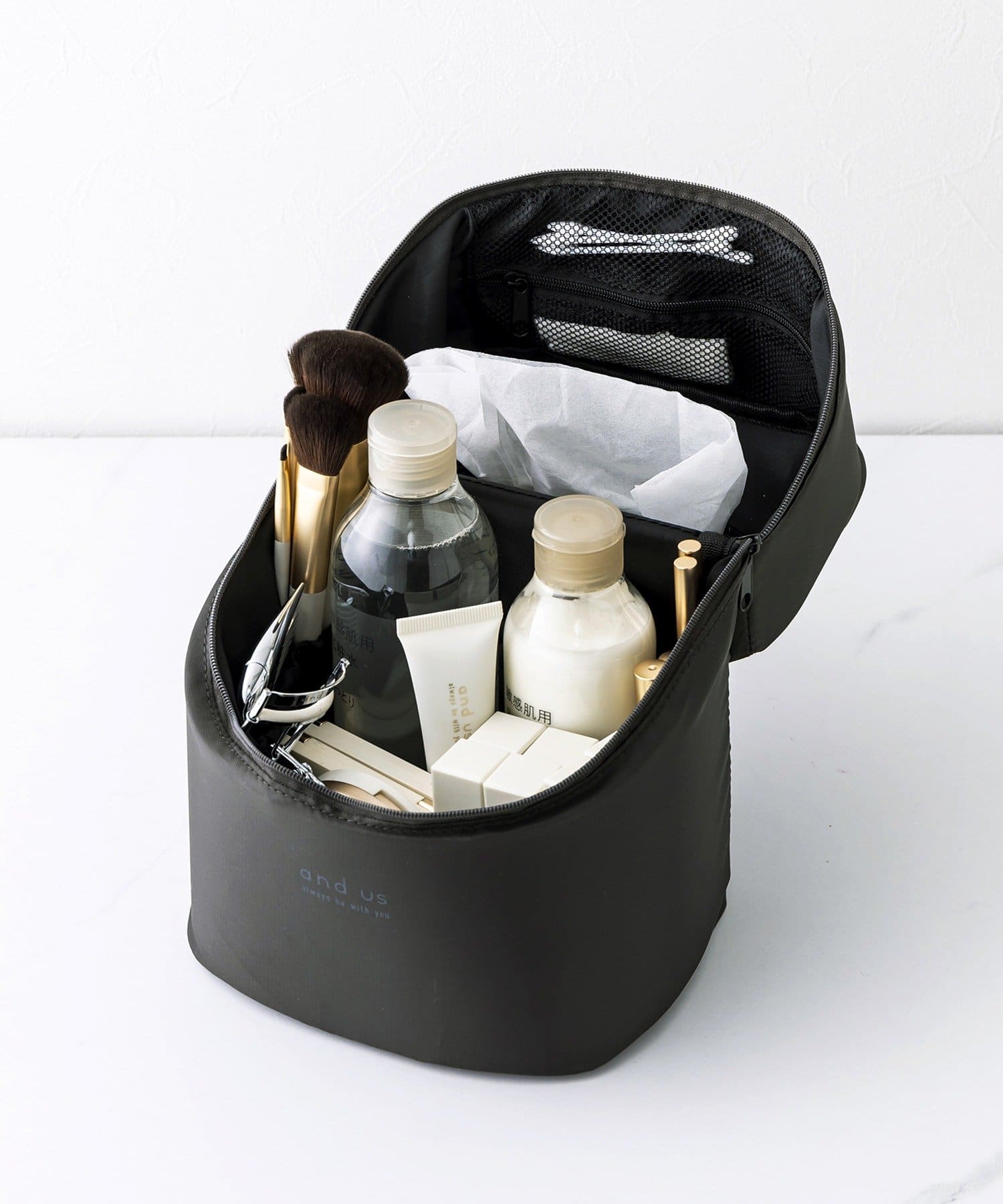 3COINS(スリーコインズ) 縦型バニティポーチ／and us