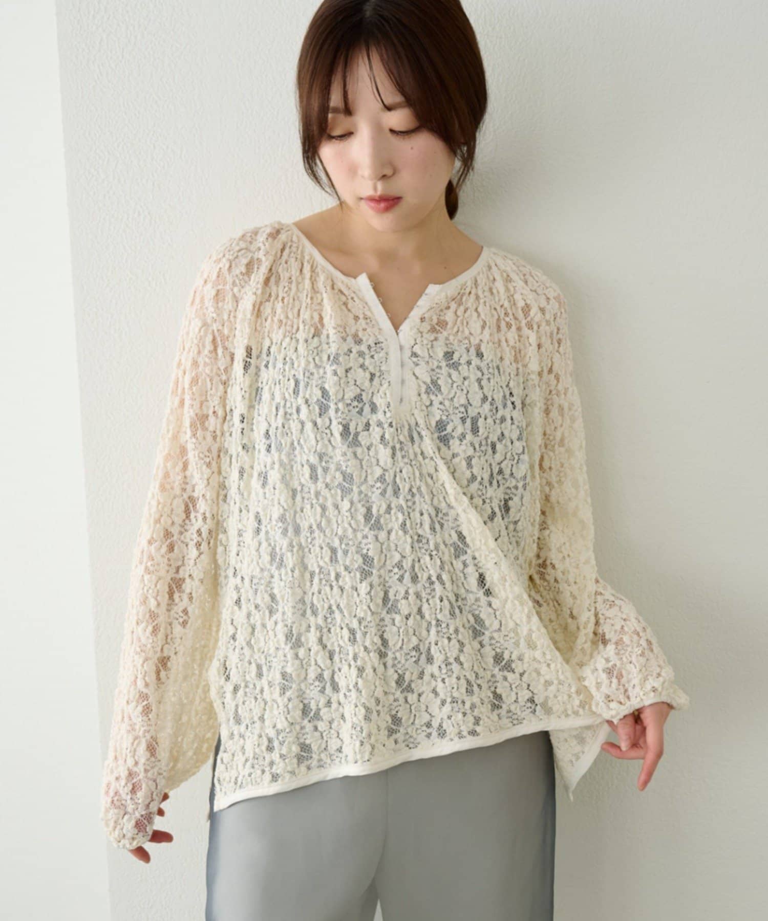 SHENERY(シーナリー) サイドスリットレースブラウス